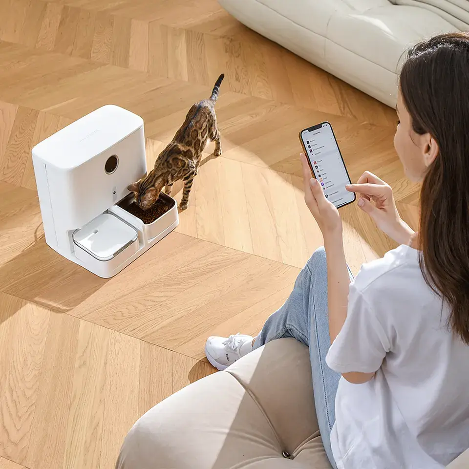 Wholesale 2- In-1 Smart Pet Water Dispenser and Food Feeder with Camera and App Automatic WiFi Control