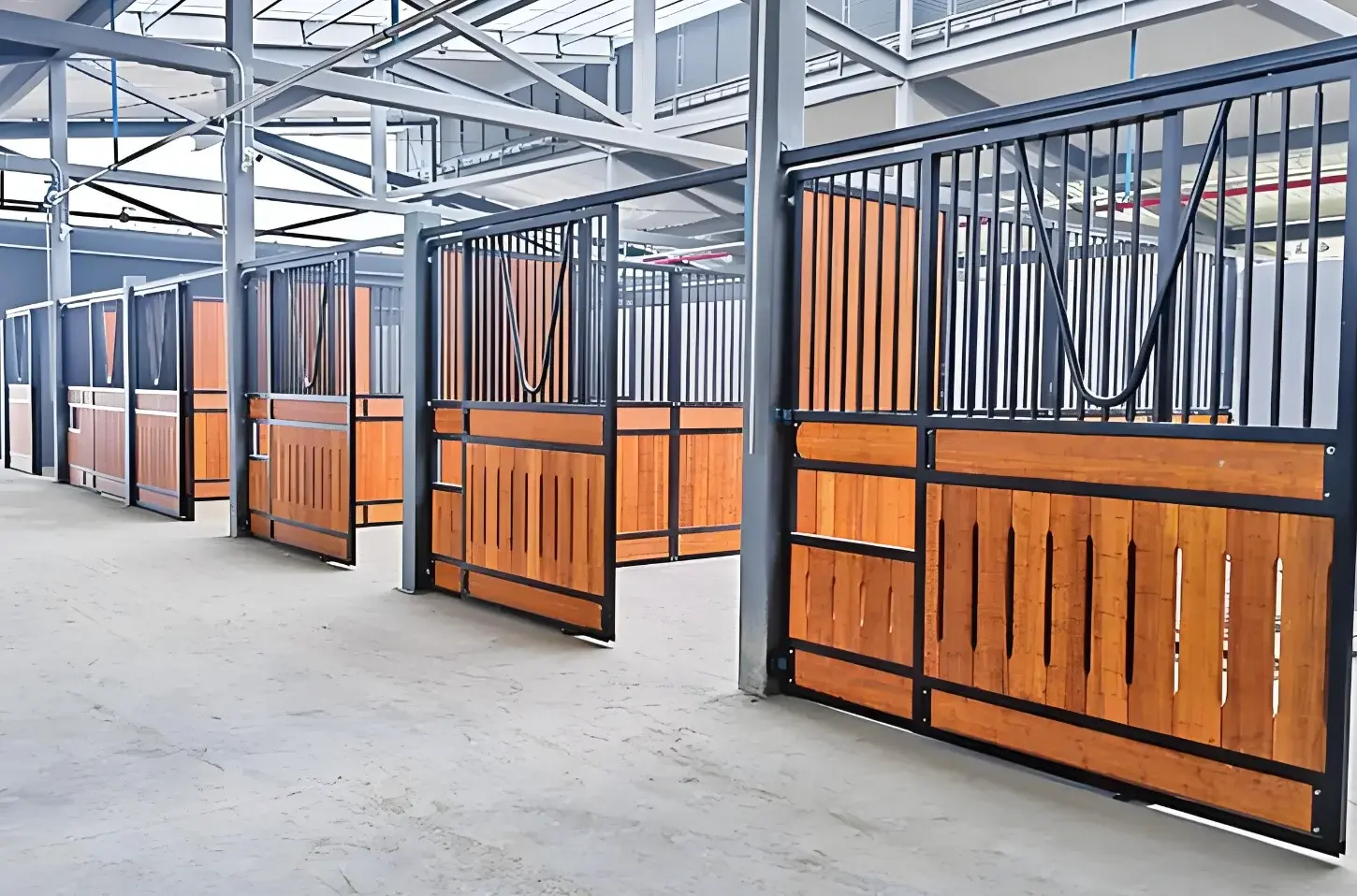 Strong stable made in China superb craftsmanship durable used in horse farm Simplicity of shape and atmosphere horse housing