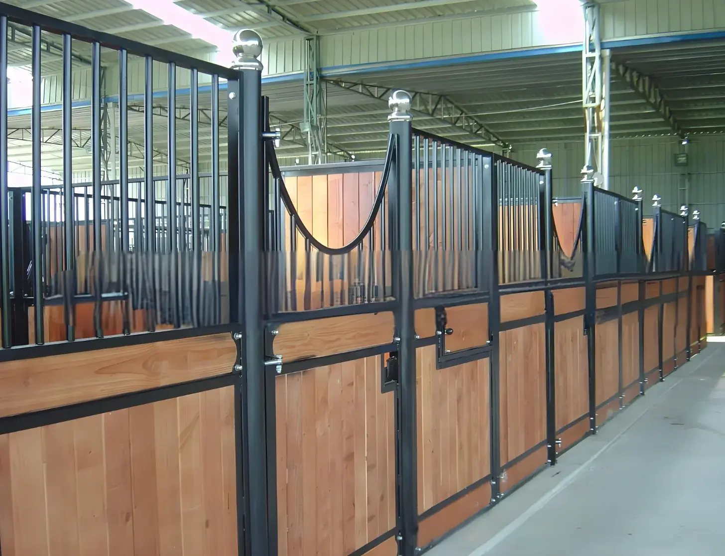 Smart Stables Premium European Architectural Design Indoor Horse Barns Well Equipped horse tools