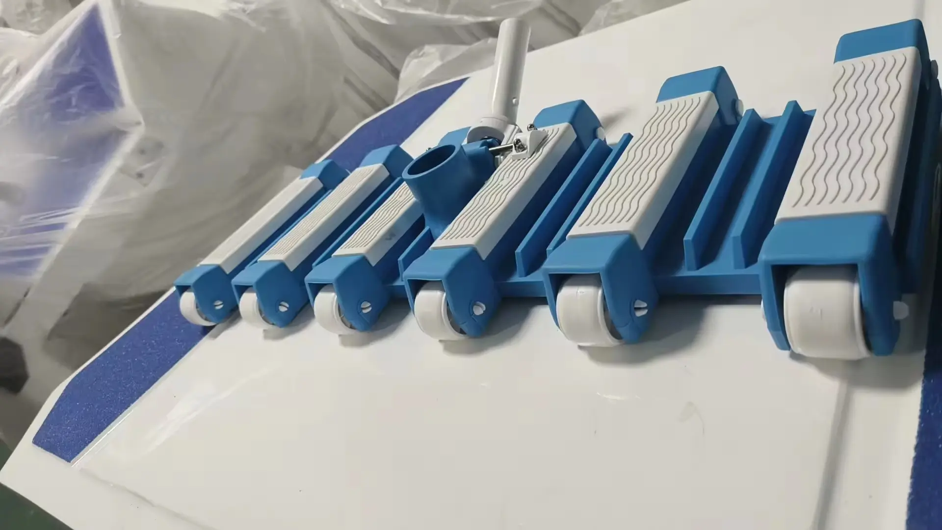 Wholesale Direct Selling 25-Inch Heavy-Duty Vacuum Head Pool Cleaning Robot and Tool Accessory
