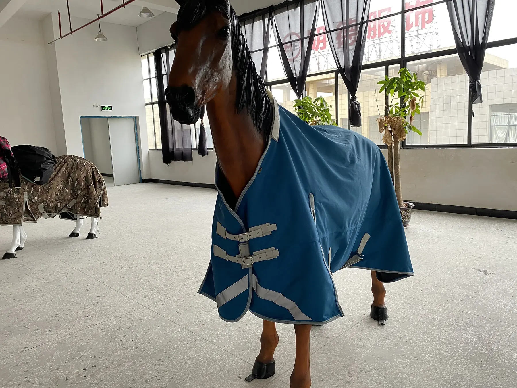 Newest RTS Ripstop 1200d Polyester Fabric Equine Clothing Winter Waterproof Horse Cotton Rug With Neck Cover