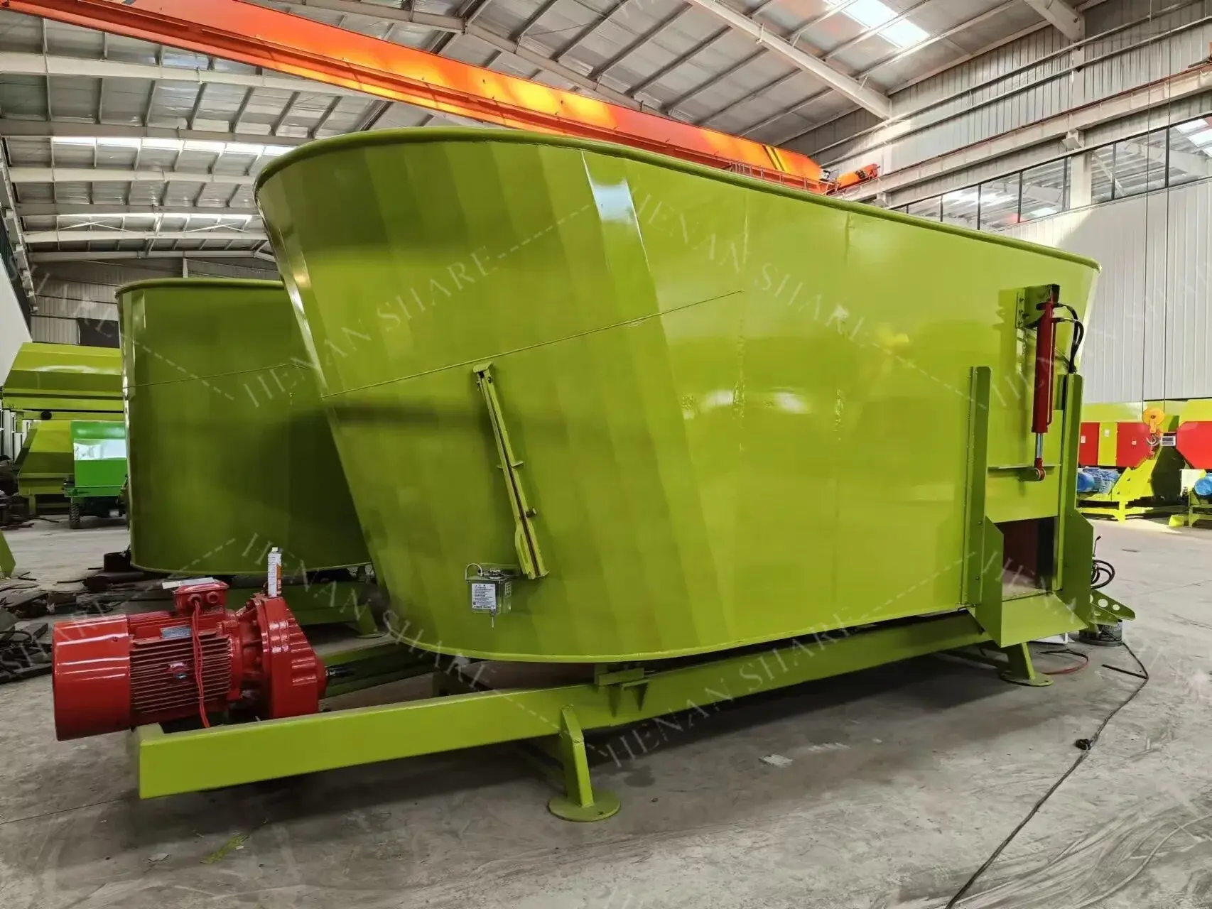 Dairy Farm Cattle Sheep Feed Mixer Wagon Self-Propelled Cow Automatic Tmr Feed Mixer Machine