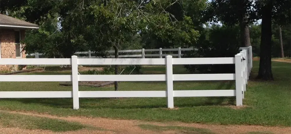 Customized product Sustainable China Supplier Hot Sale Cheap Beautiful Horse Farm Ranch Pvc Fence