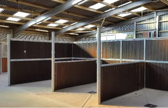 Custom to Order Pre-galvanized Steel Frames Portable Horse Stables with Roof
