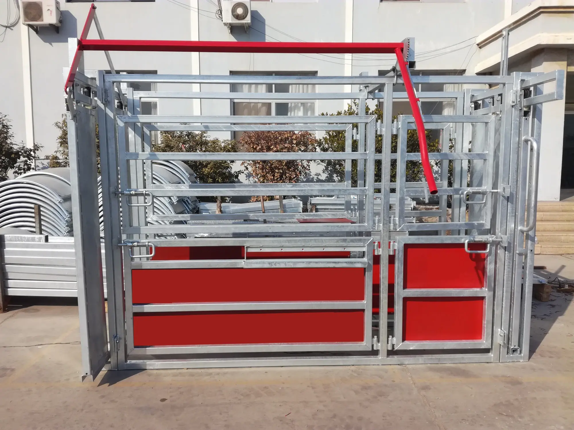 High Quality New Galvanized Cattle Equipment Cattle Squeeze Crush Handling Cattle