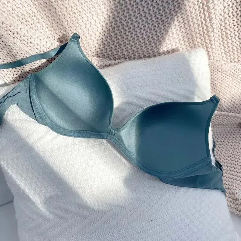 Japanese One-piece Smooth Girl Seamless Small Push Up Bra Thin Cup Without Underwire Sleep Bra 3/4 Cup Bralette Top Brassiere