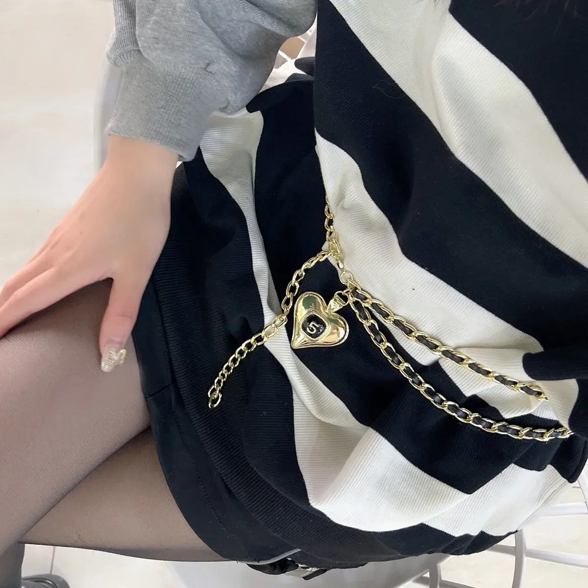 Love Heart Woven Waist Chains for Women Retro Metal Pendant Waistband Belts Lady Dress Pants Decorative Straps Fashion Accessory
