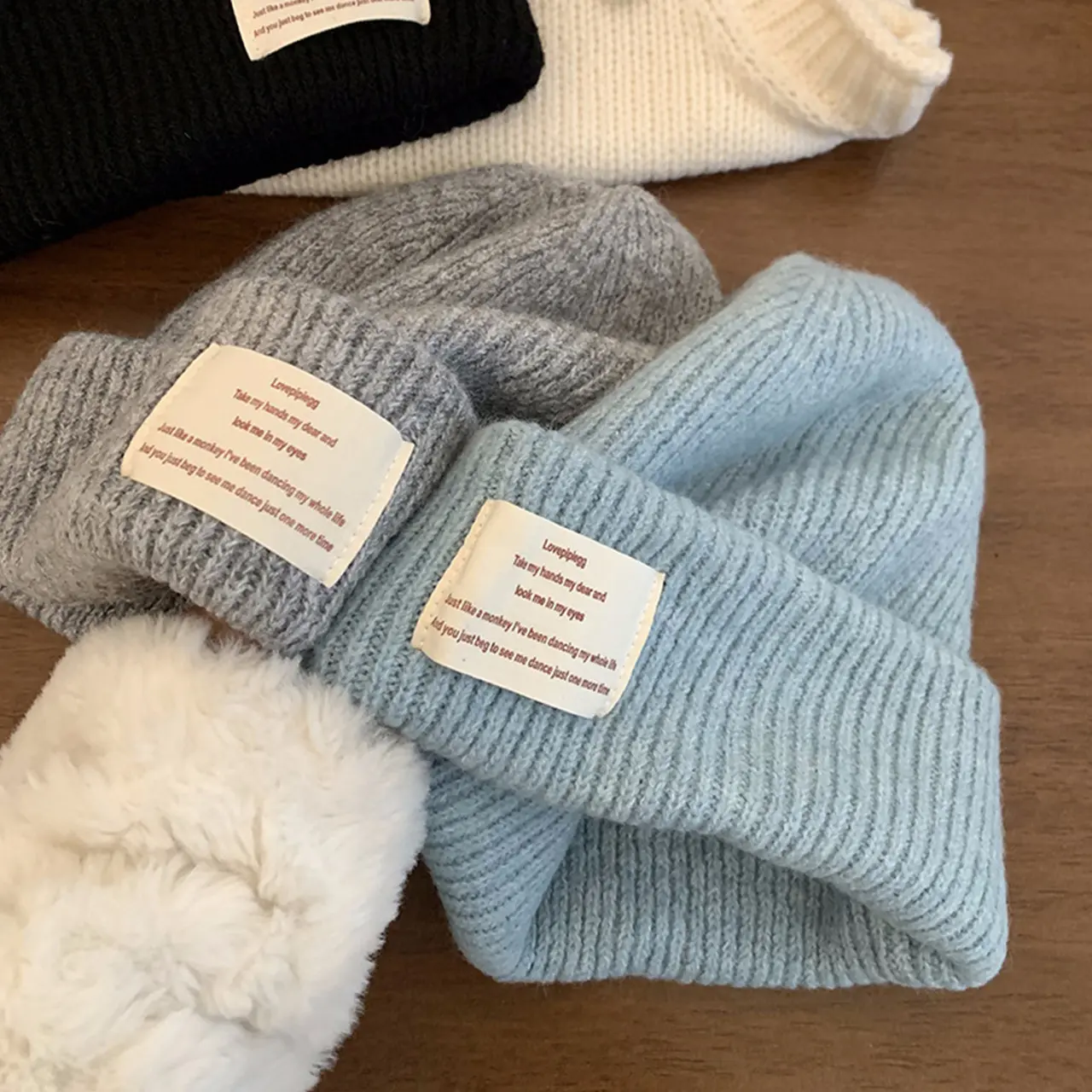 Korean Letter Label Knitted Hats for Women Winter Thicken Warm Woolen Pullover Hats Solid Color Anti-Cold Ear Protection Hats