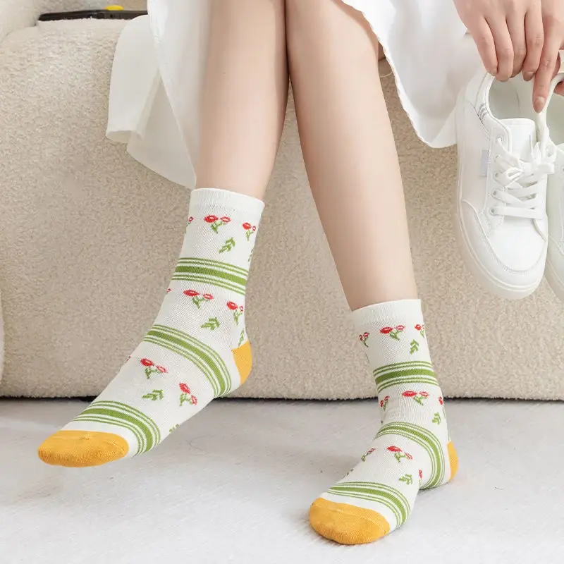 5 Pairs Floral Print Socks for Women Spring Autumn Cotton Breathable Middle Tube Socks Harajuku Girl Comfortable Footwear