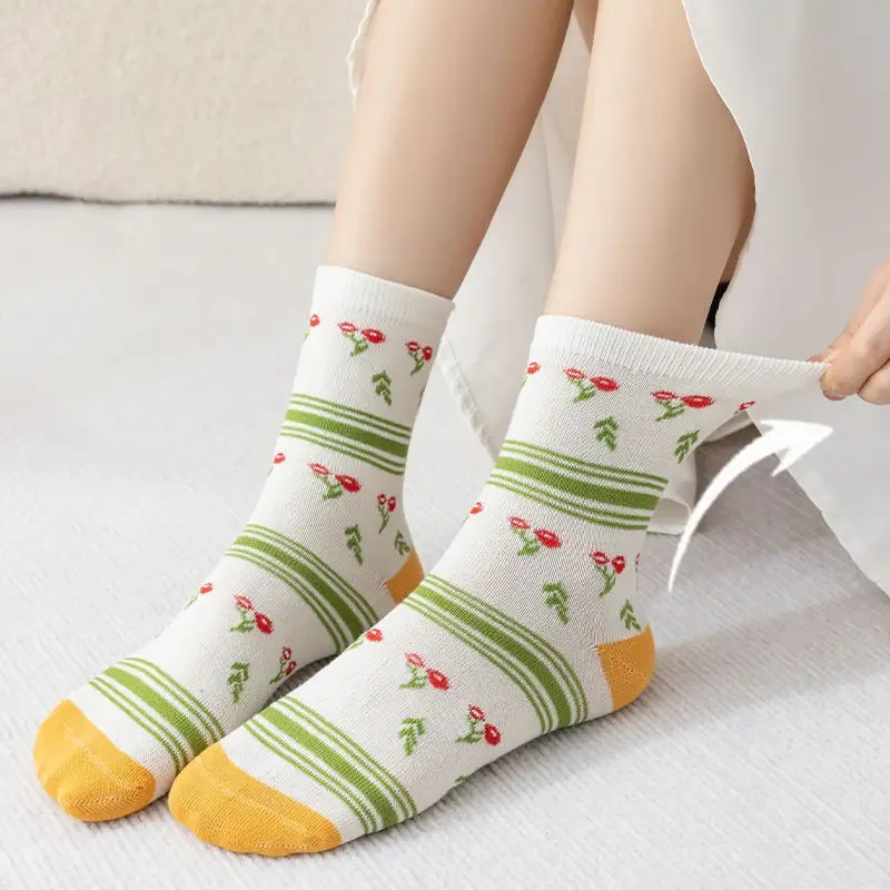 5 Pairs Floral Print Socks for Women Spring Autumn Cotton Breathable Middle Tube Socks Harajuku Girl Comfortable Footwear