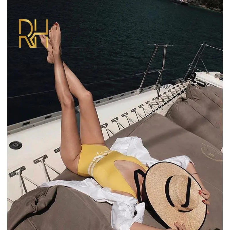 New Stylish Flat Top Boater Straw Hat Big Outdoor Gold Eyelets Sunshade Spring Summer Wheat Straw Hat With Black Red Band RH