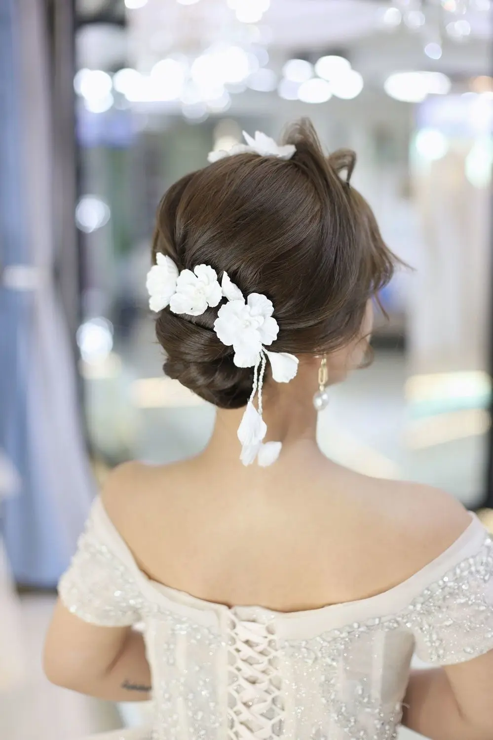 Elegant Flower Hair Clip White Silk Flower Bridal Hair Accessory Handmade Tassel Pearl Hair Clip For Women Girls Exquisite Clips