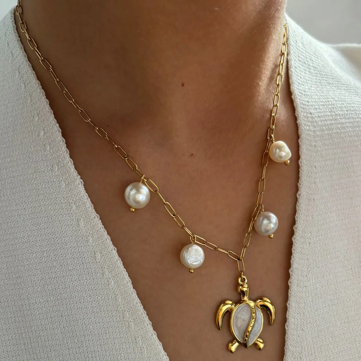 Trendy Matt Golden Necklace For Men & Women Fashionable Versatile Collarbone Chain Girls Personalized Pearl Jewelry Accessories