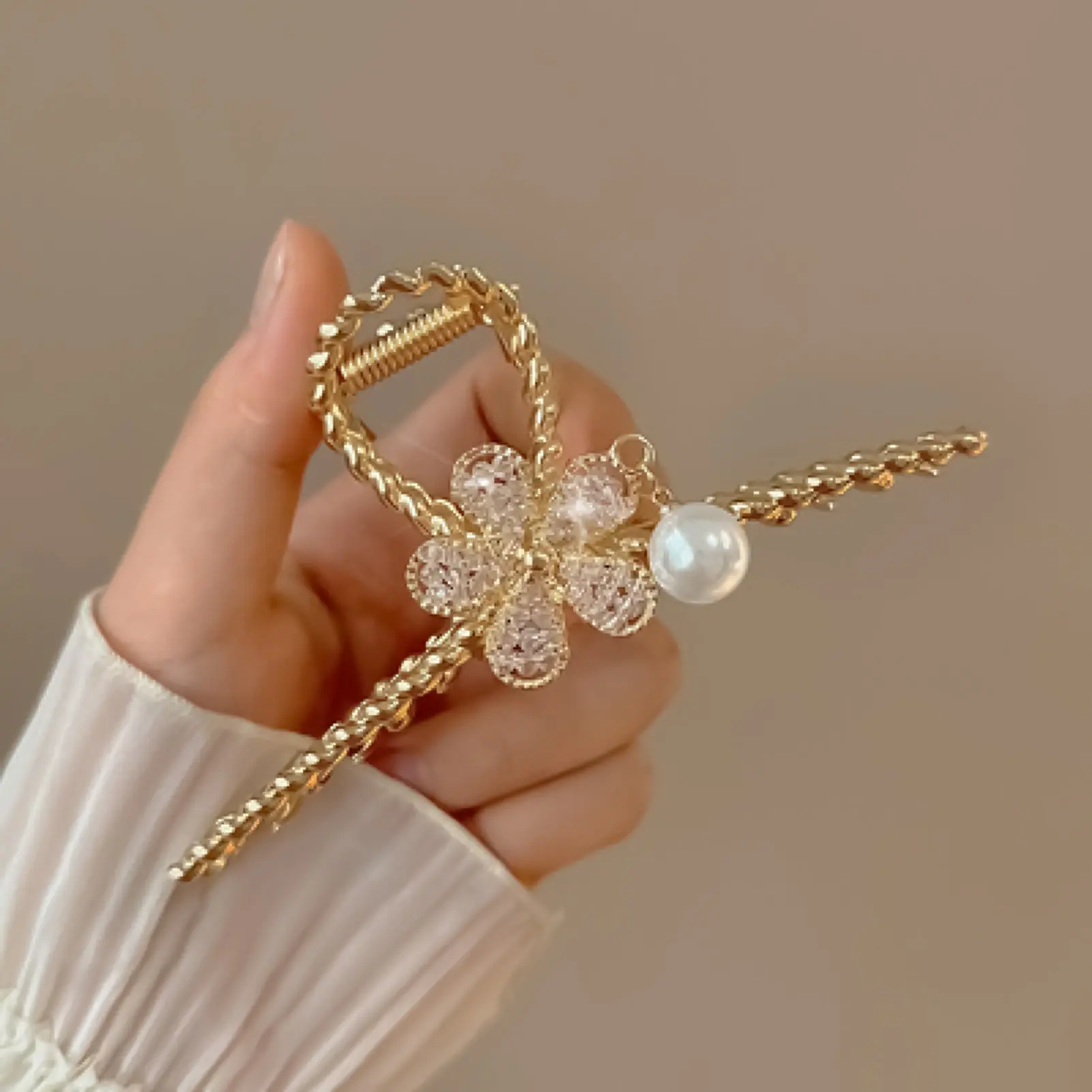 12cm Metal Flower Hair Claw Rhinestone Floral Pearl Shark Hair Gripper For Women Girls Summer Trendy Glitter Jewelry Hair Clip