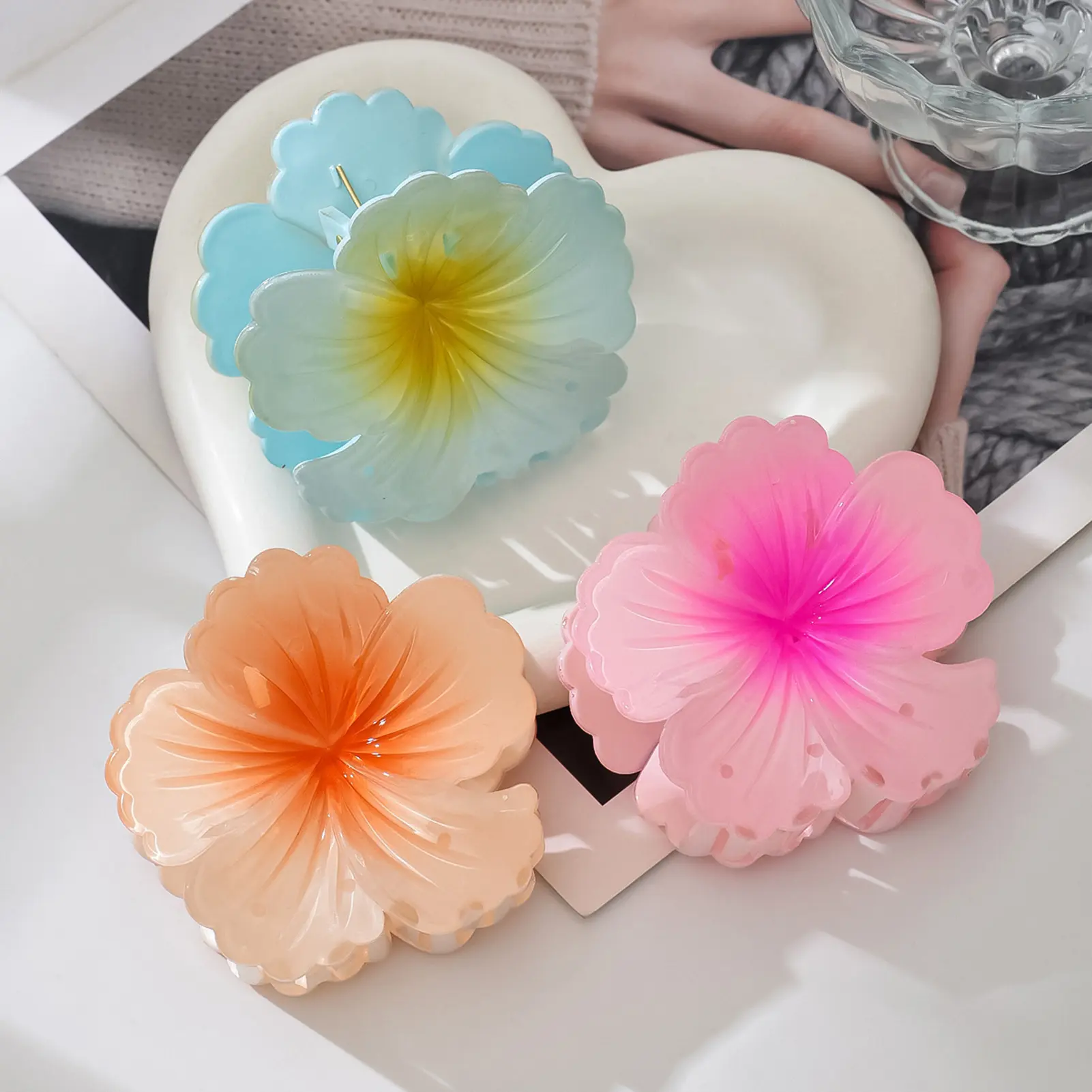 1/2pcs Korean Style Hair Claws For Women Hawaii Flower Hair Clip Color Gradient Shark Claws Girls Summer Vacation Hair Accessory