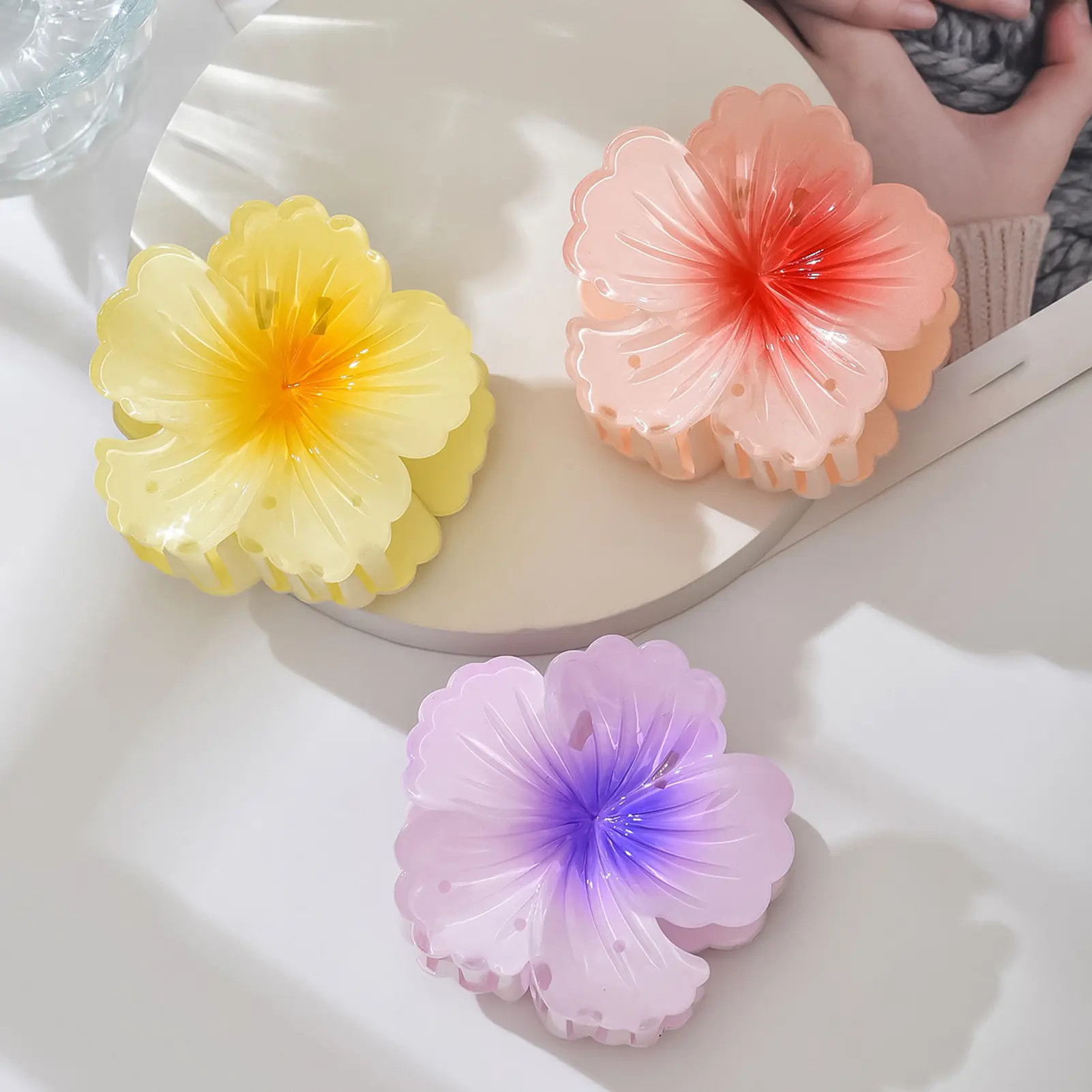 1/2pcs Korean Style Hair Claws For Women Hawaii Flower Hair Clip Color Gradient Shark Claws Girls Summer Vacation Hair Accessory