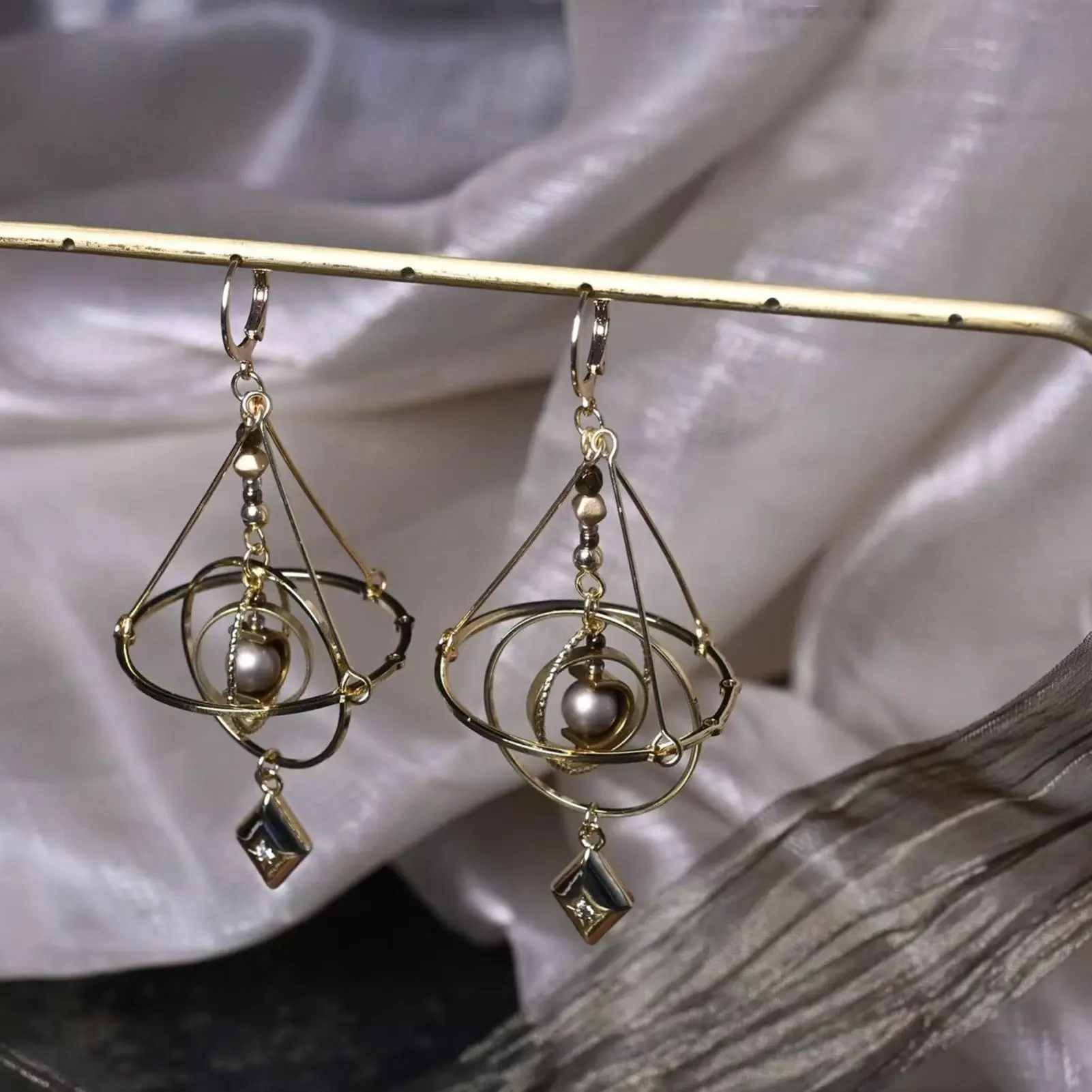 Creative Star Orbit Earrings For Women Heliometer Geometric Dangle Earrings Trendy Metal Ear Ring Fashion Jewelry Ear Accessory