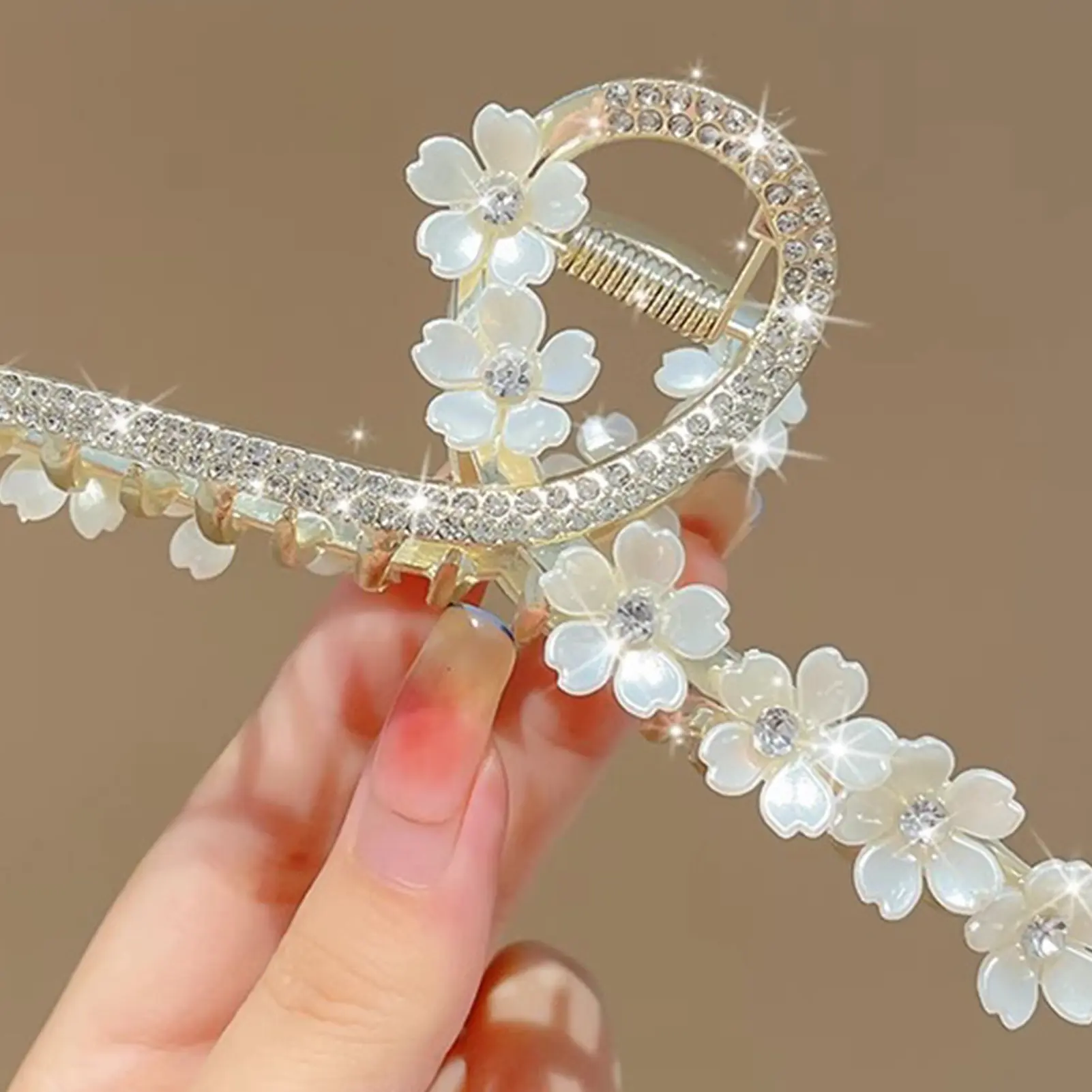 Trendy Glitter Flower Hair Claw For Women Large Rhinestone Sakura Shark Gripper Exquisite Elegant Girls Jewelry Hair Accessories
