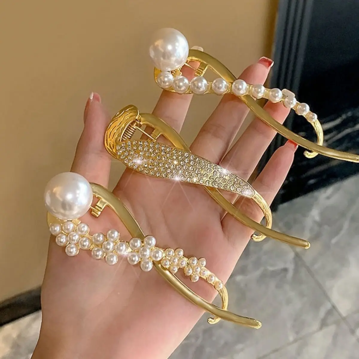 Elegant Glitter Pearl Hair Clip For Women Trendy Twisted Hair Clip Girls Fashion Daily Life Hair Accessory Jewelry Hair Pin