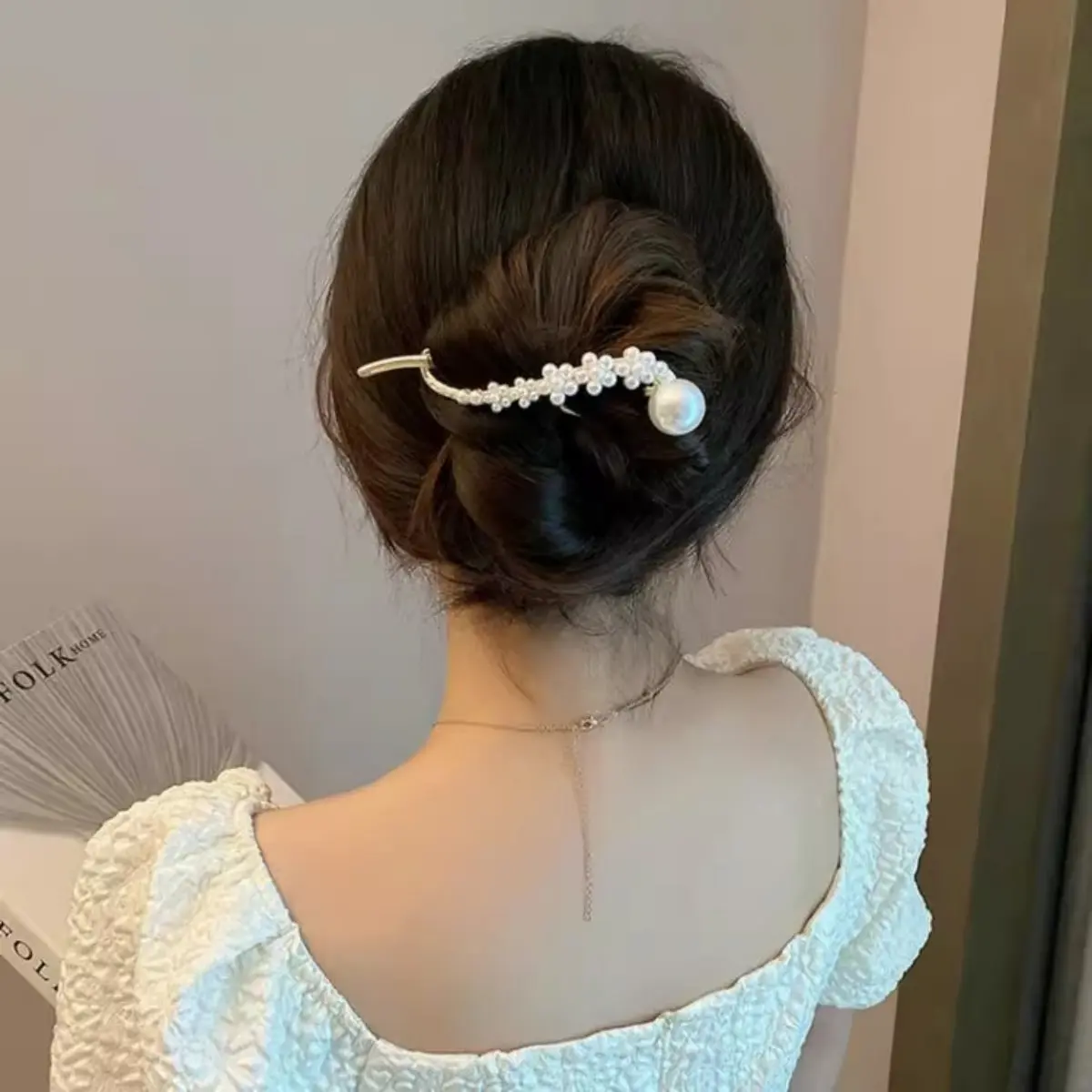 Elegant Glitter Pearl Hair Clip For Women Trendy Twisted Hair Clip Girls Fashion Daily Life Hair Accessory Jewelry Hair Pin