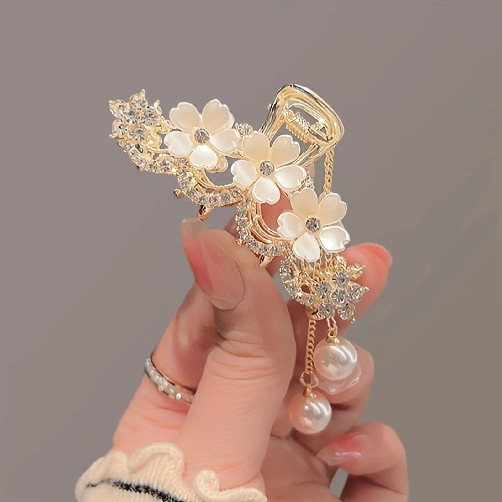 Elegant Glitter Women's Hair Claws Light Luxury Rhinestone Flower Butterfly Hair Clip Half Zip Hairpin Jewelry Hair Accessories