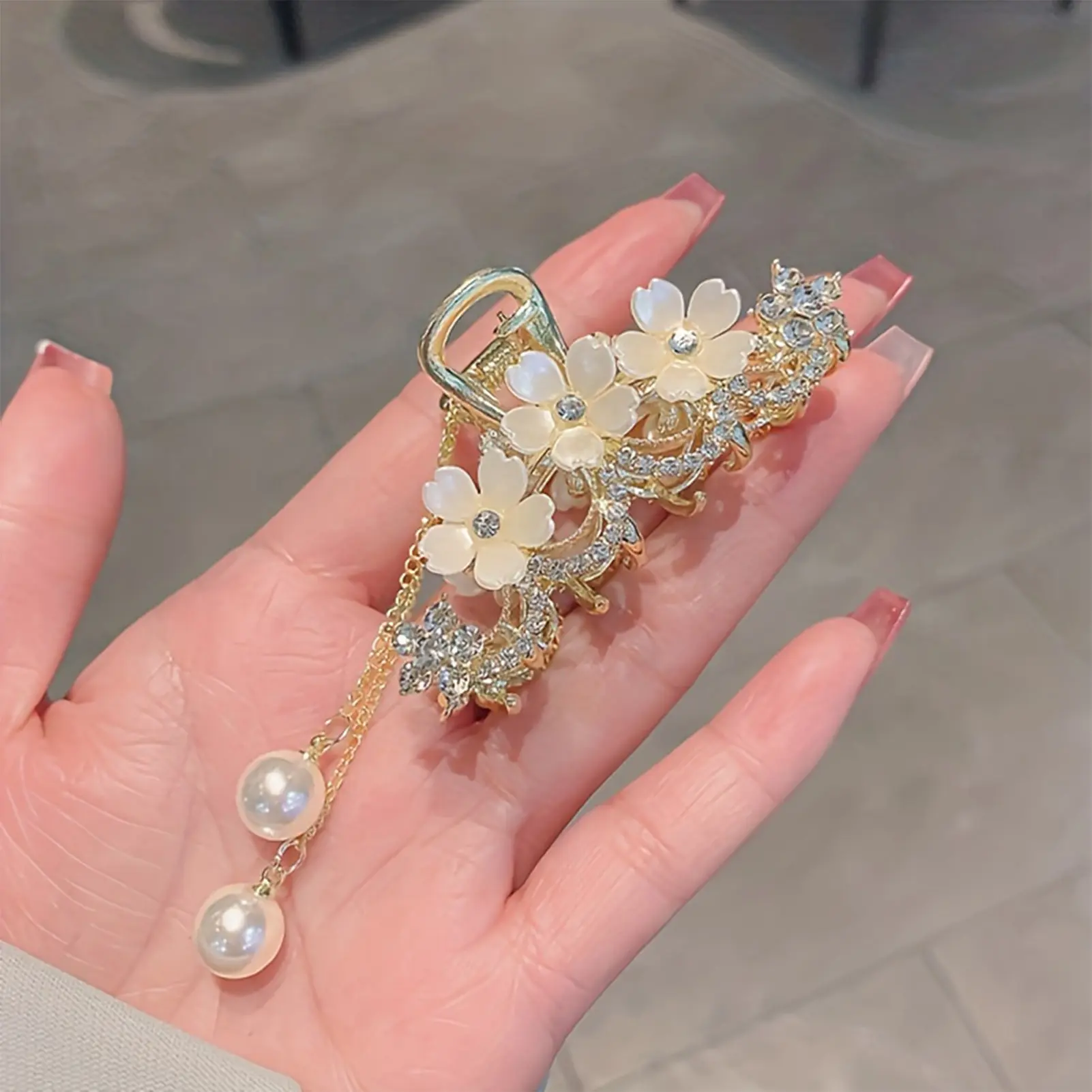 Elegant Glitter Women's Hair Claws Light Luxury Rhinestone Flower Butterfly Hair Clip Half Zip Hairpin Jewelry Hair Accessories