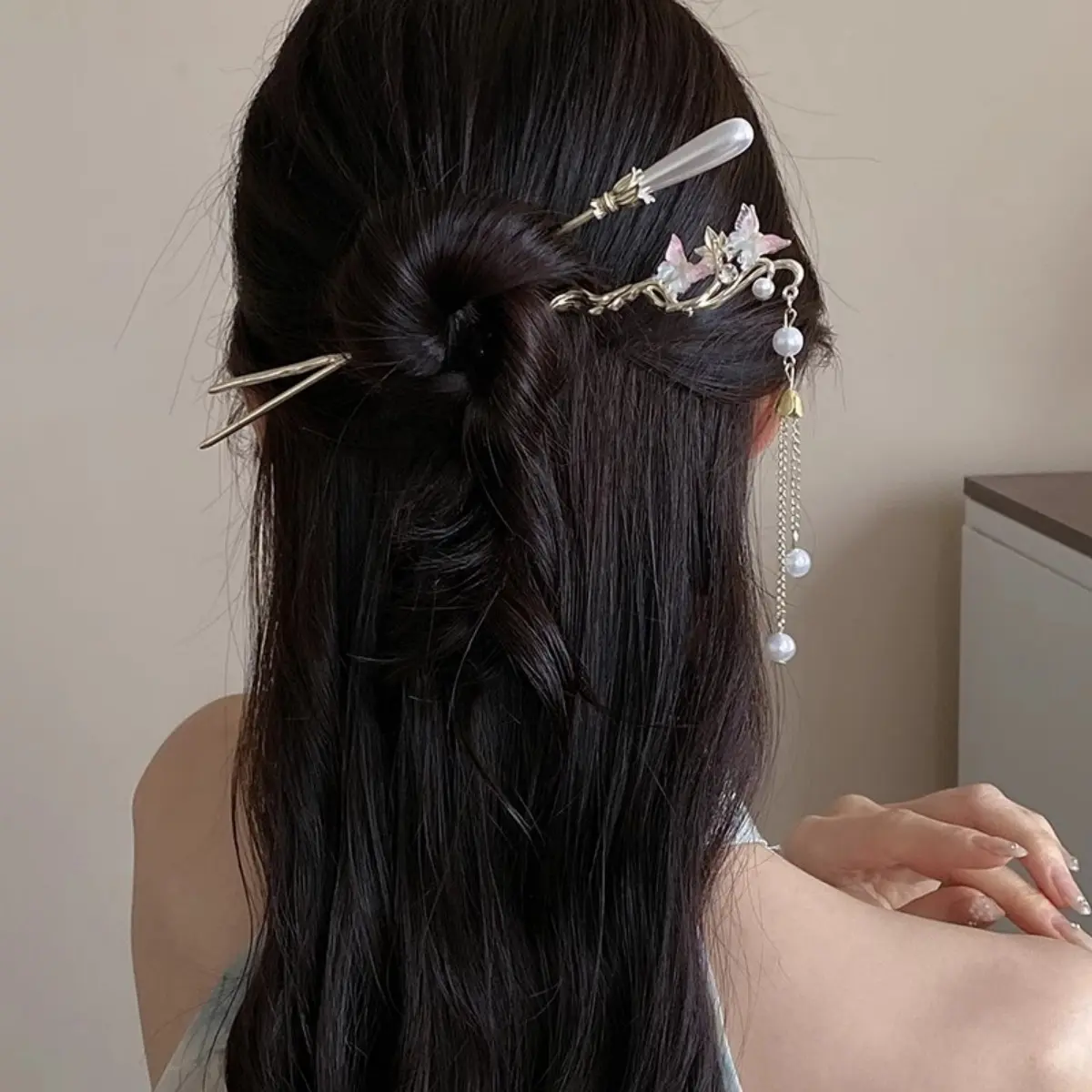 2025 New Flower Hairpin For Women Elegant Floral Butterfly Pearl Tassel Hair Stick Trendy Jewelry Hair Accessories Hair Clips