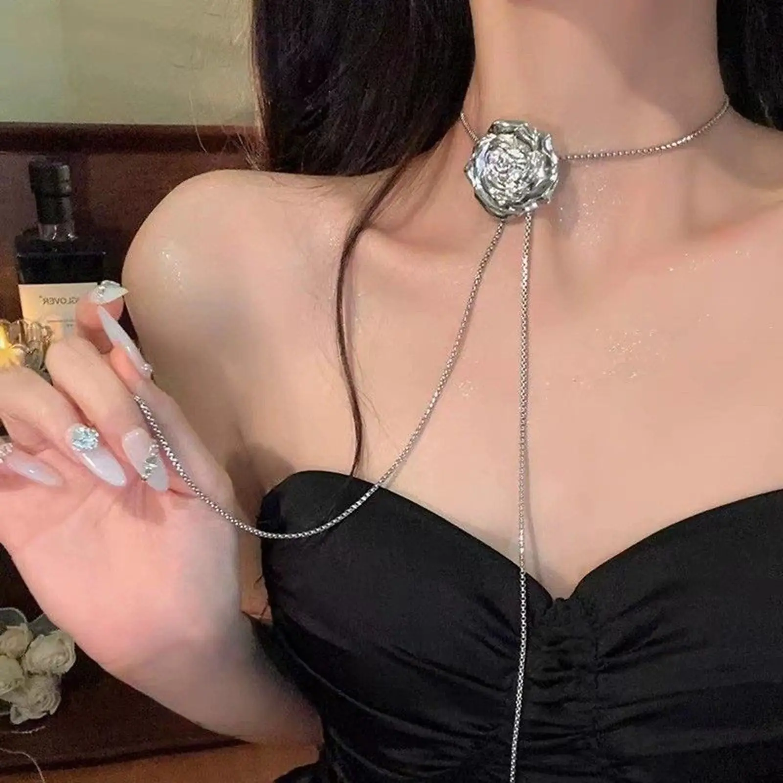 French Retro Floral Necklace For Women Elegant Glitter Adjustable Rose Tassel Necklace Light Luxury Summer Collarbone Chain