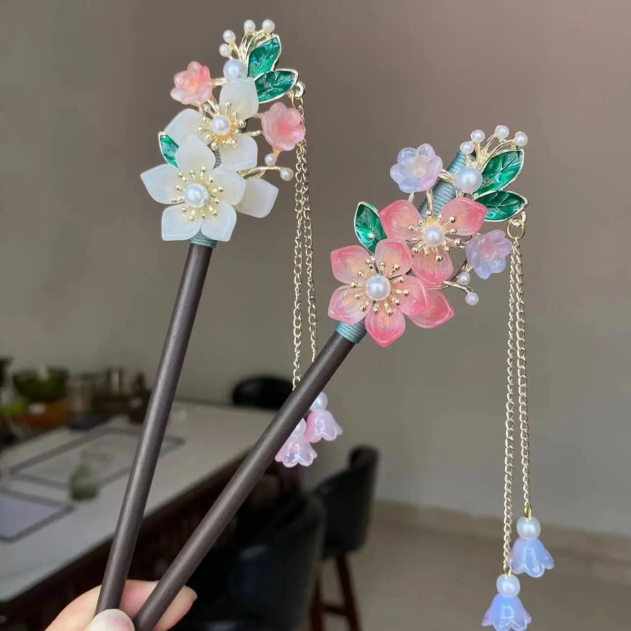 Luxury Flower Tassel Hairpin For Women Handmade Wooden Floral Hair Stick Hanfu Hair Accessories Vintage Elegant Girls Hairpins