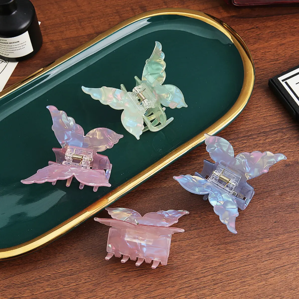 7cm Pearlescent Butterfly Hair Claw For Women Korean Style Acetic Acid Gripper Elegant Sweety Colorful Shark Hair Gripper 1pc