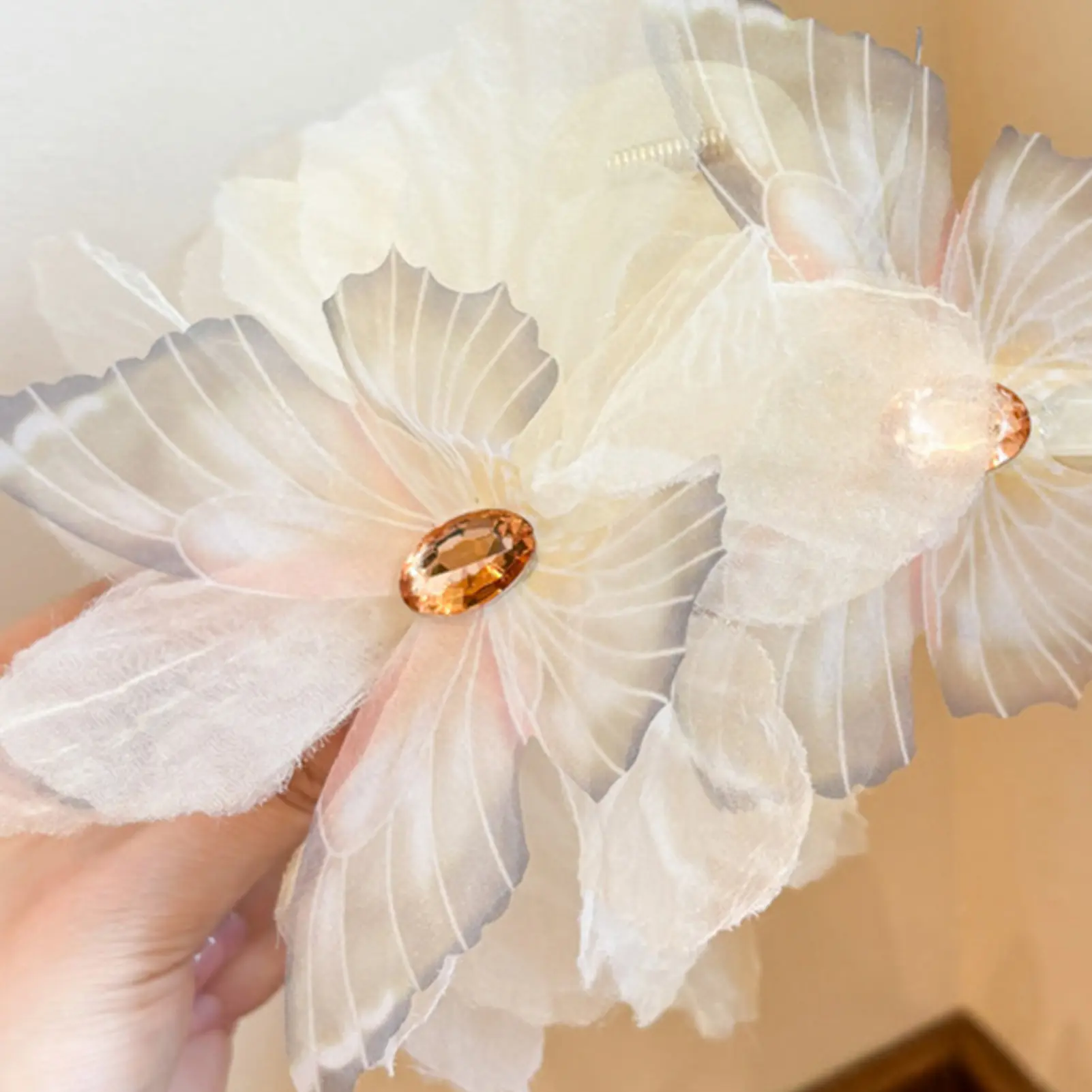 Elegant Bow Hair Claw For Women Simulated Butterfly Tassel Shark Gripper Korean Style Girls Hair Accessories Trendy Hair Clips