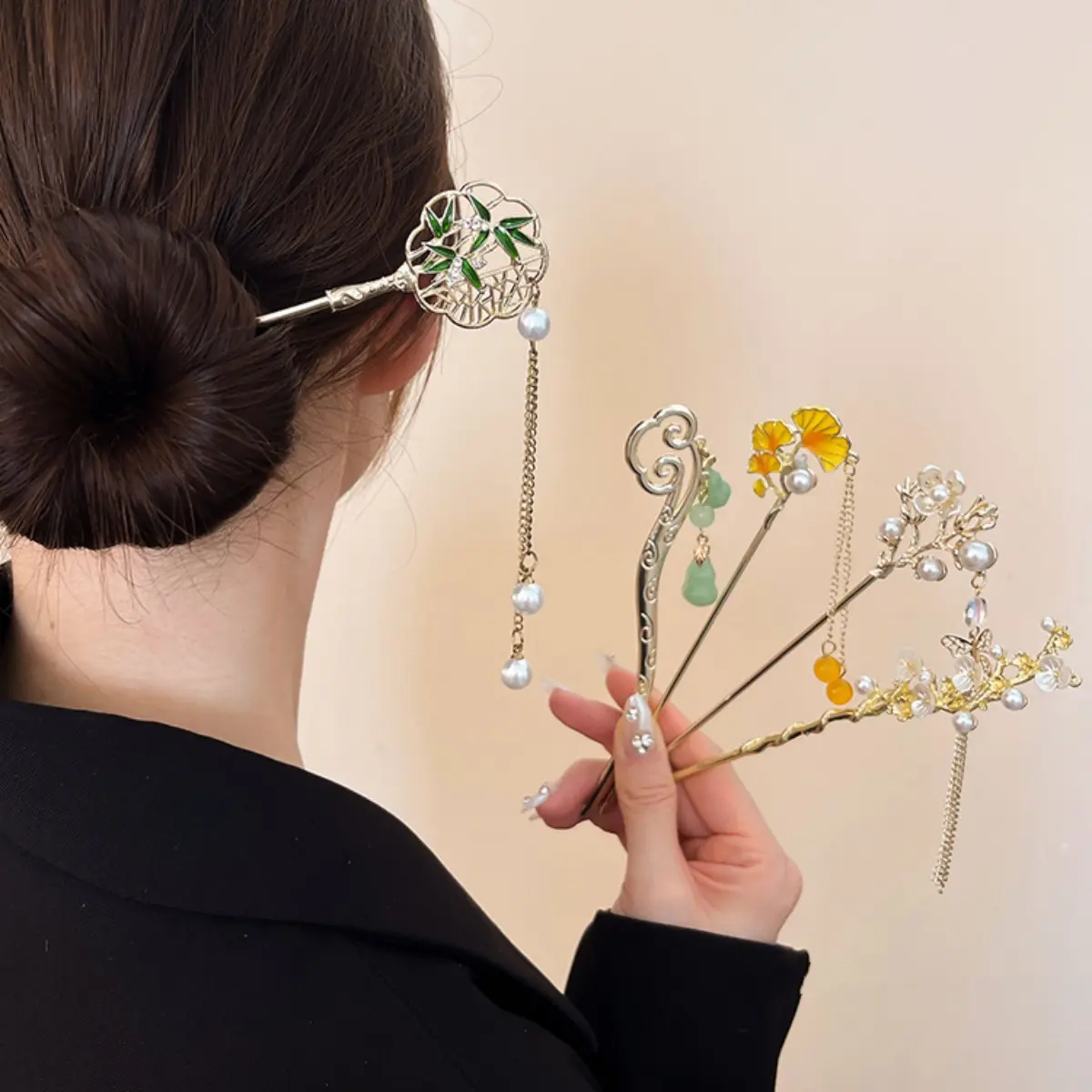 Exquisite Flower Tassel Hairpin Imitation Jade Pearl Butterfly Floral Hair Stick For Women Elegant Chinese Style Hair Accessory