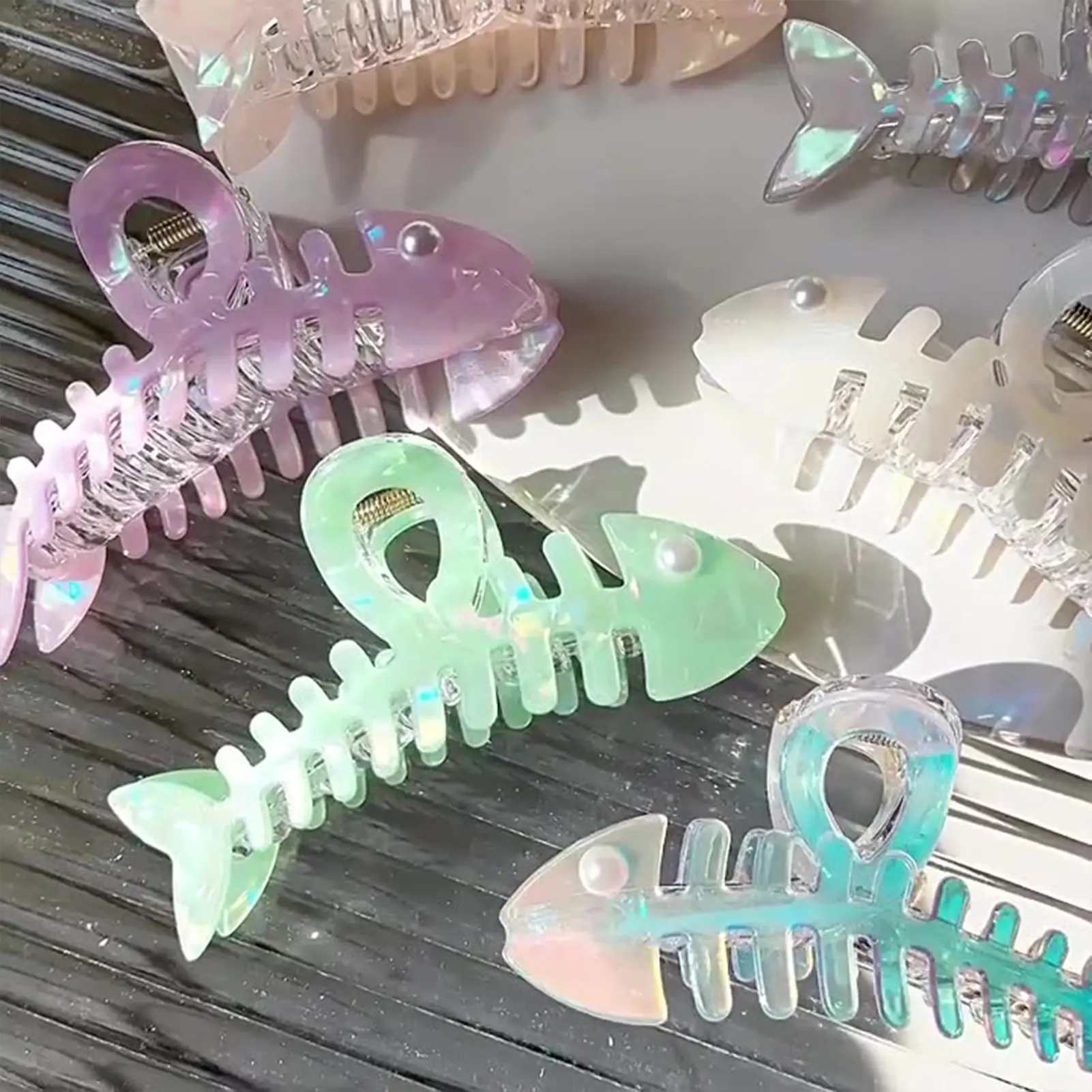 Pearlescent Girls Hair Claw Creative Fish Bone Shaped Shark Gripper For Women Trendy Hair Decor Accessories INS Style Hair Clips