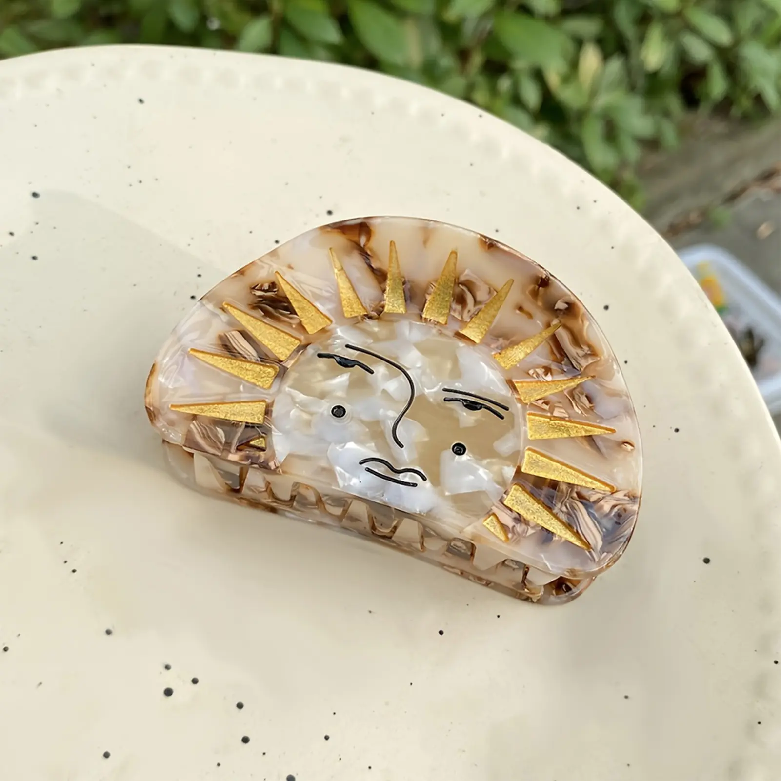 Vintage Round Hair Claw Funny Sun Goddess Pattern Shark Gripper Trendy Acetic Acid Hair Clip Girls Daily Lift Hair Accessories