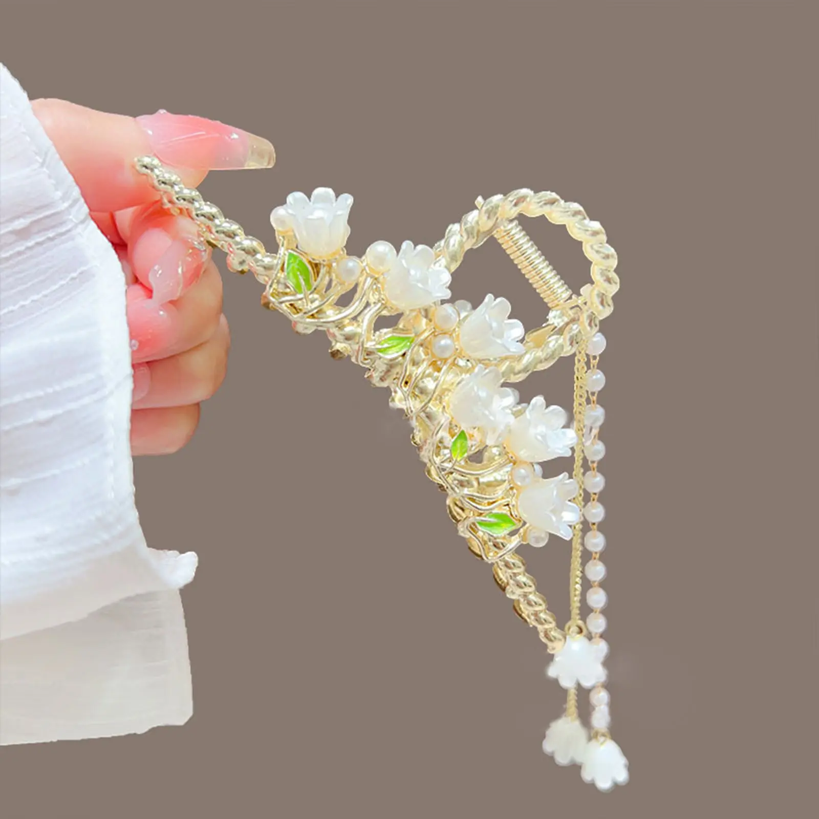 Fashionable Flower Hair Claw Elegant Bell Orchid Tassel Shark Gripper For Women Girls Trendy Summer Beach Jewelry Hair Accessory