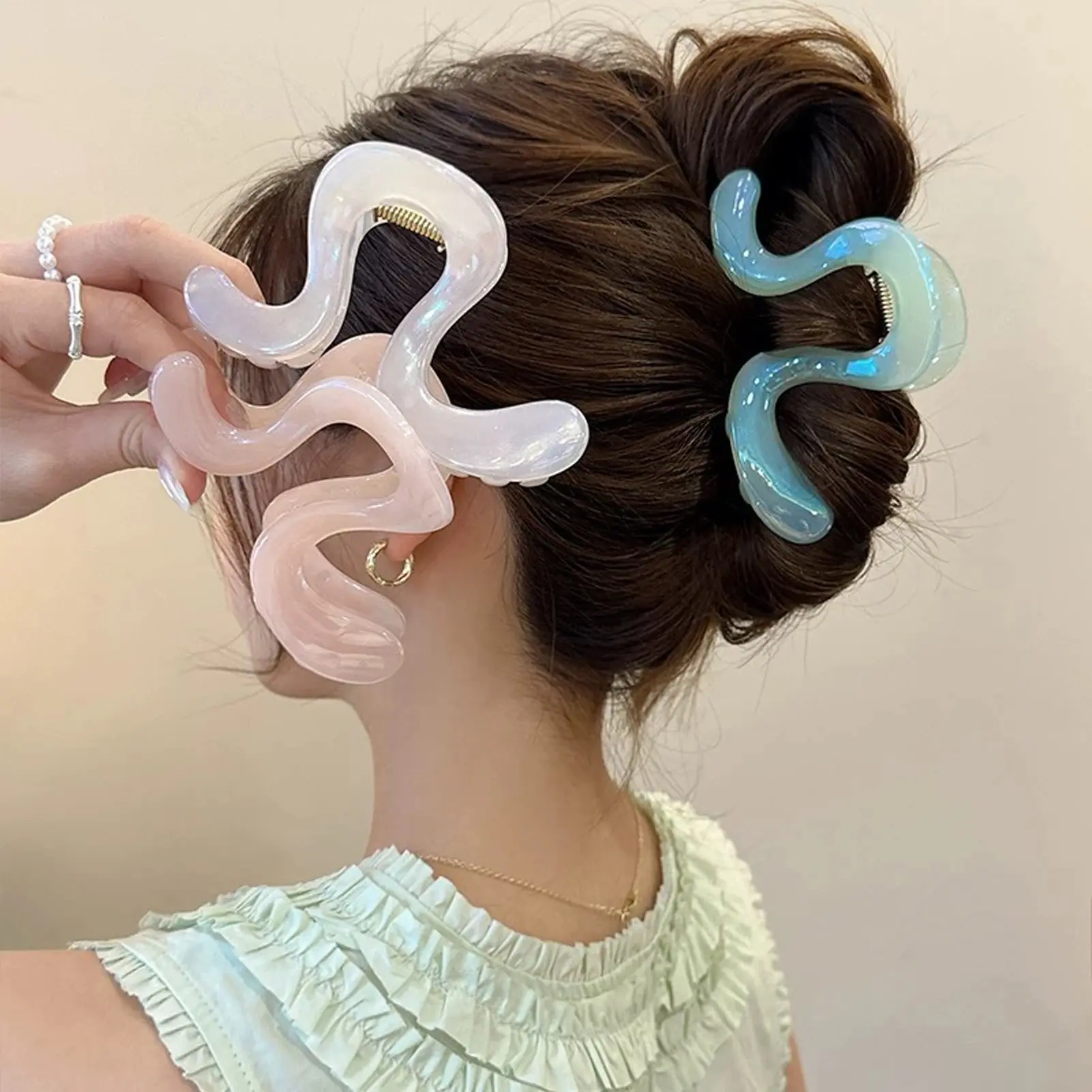 Summer Acrylic Hair Claw For Women Trendy Pearlescent Color Laser Shark Gripper Large Personality Geometric Hair Claw Hairpin