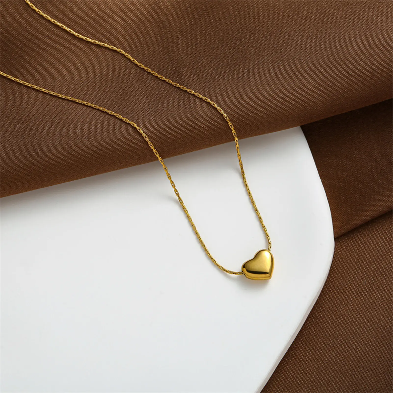 2025 New Necklace For Women Trendy Peach Heart Pendant Necklace Simple Elegant Collarbone Chain Jewelry Neck Accessories 1pc