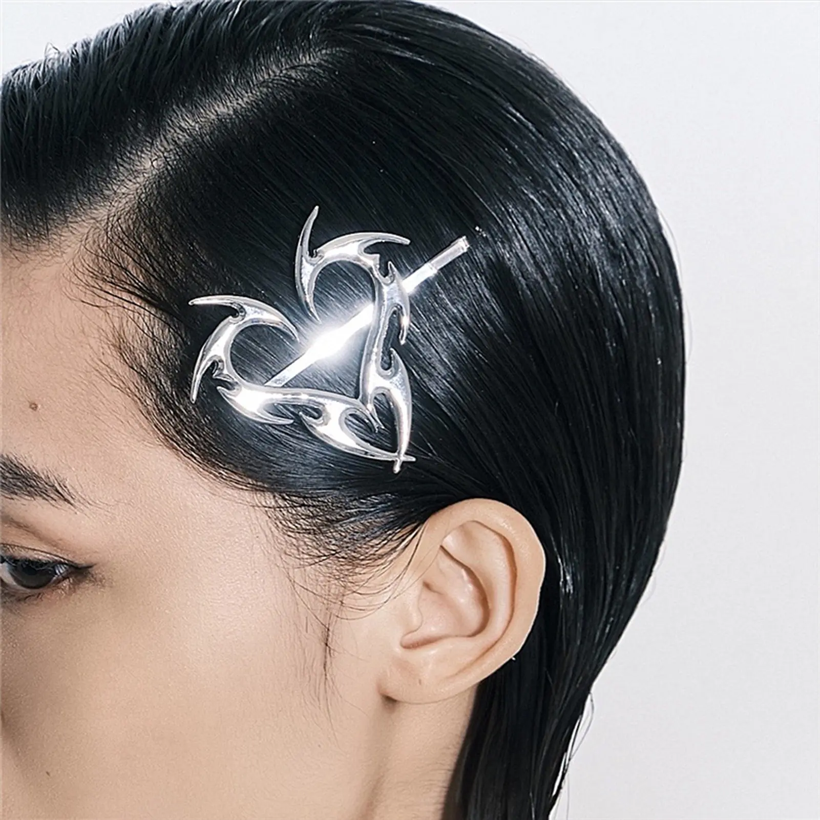 Y2K Metal Barrettes Creative Dart Heart-shaped Hair Clip For Women Girls Trendy Geometric Hair Clip Fashion Punk Hair Accessory
