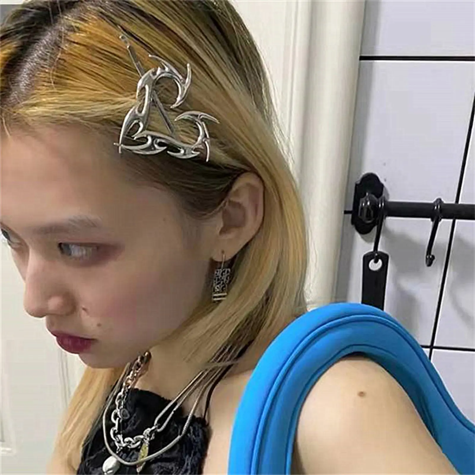 Y2K Metal Barrettes Creative Dart Heart-shaped Hair Clip For Women Girls Trendy Geometric Hair Clip Fashion Punk Hair Accessory