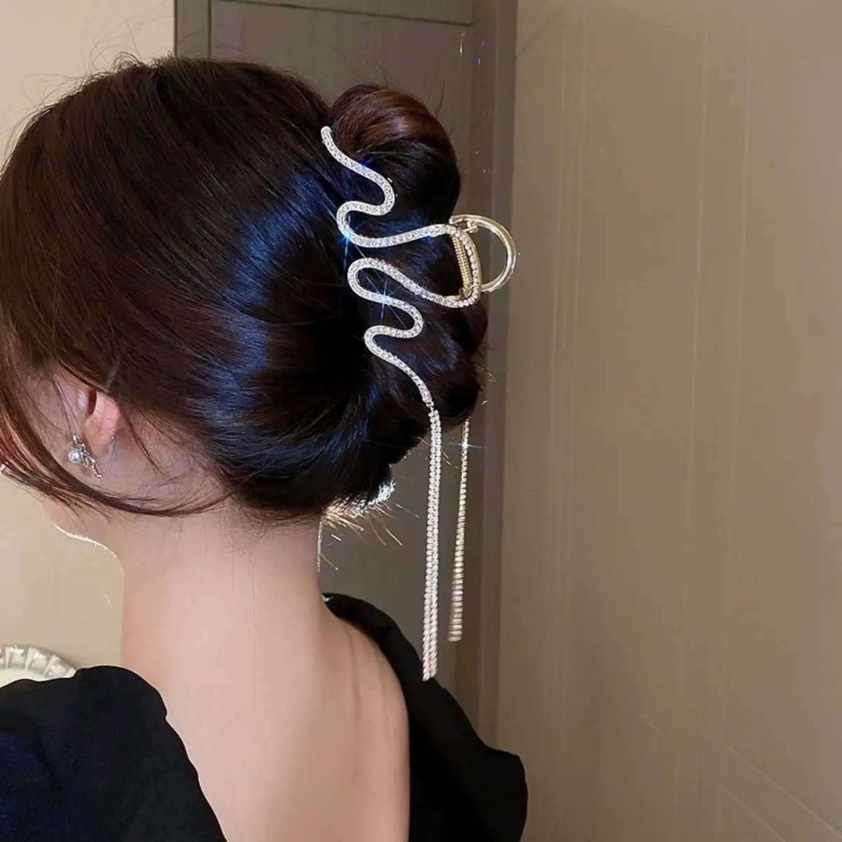Y2K Glitter Snake Hair Claw Light Luxury Full Rhinestone Tassel Grip Clip For Women Trendy Korean Style Shark Gripper Hairpin