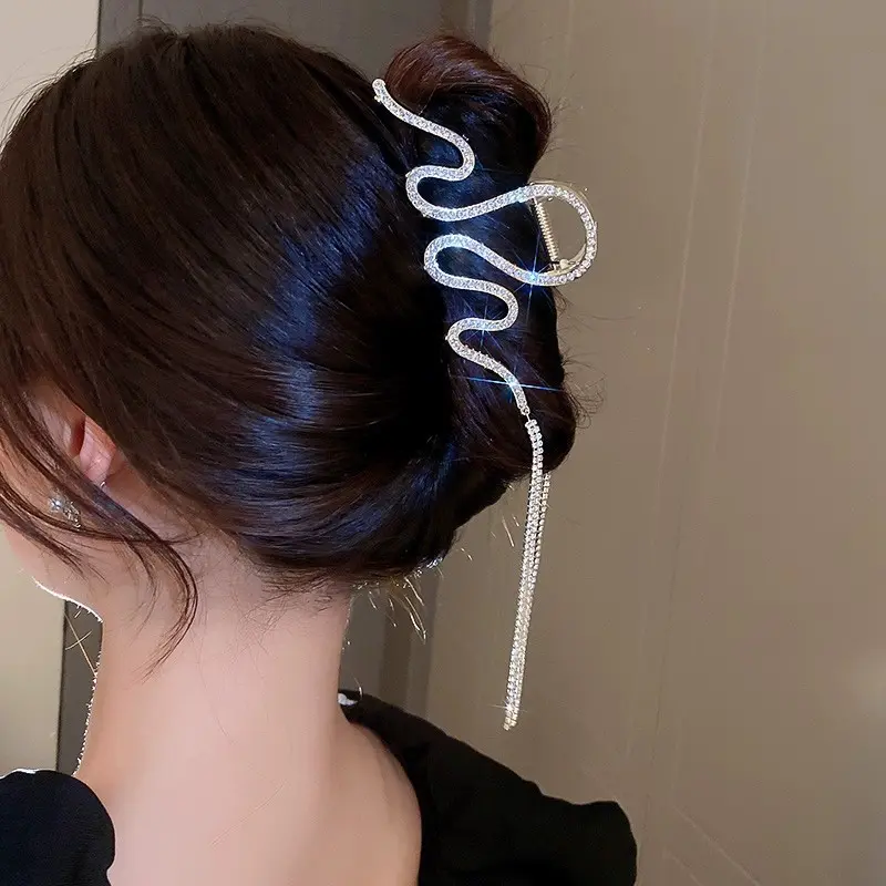 Y2K Glitter Snake Hair Claw Light Luxury Full Rhinestone Tassel Grip Clip For Women Trendy Korean Style Shark Gripper Hairpin