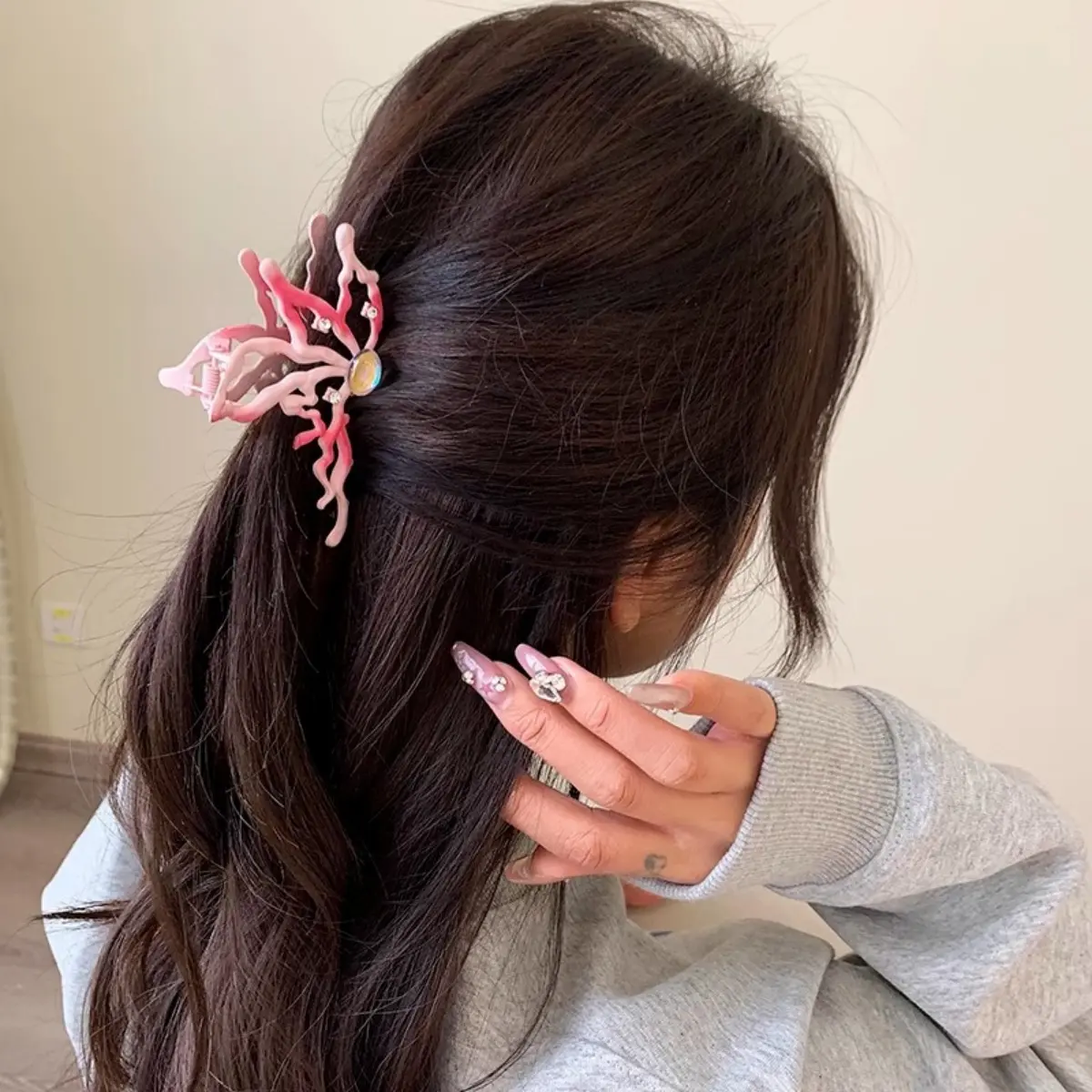4.3inch Shark Gripper Clip For Women Y2K Gradient Black Pink Metal Hair Claw Trendy Fashionable Butterfly Jewelry Hair Accessory