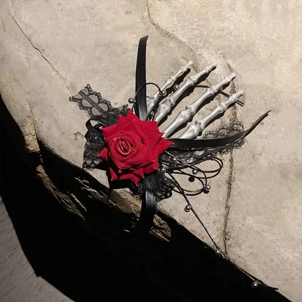 Gothic Style Hair Clip For Women Lace Rose Skeleton Finger Design Duckbill Clip Cosplay Dress Party Thrilling Hair Accessories
