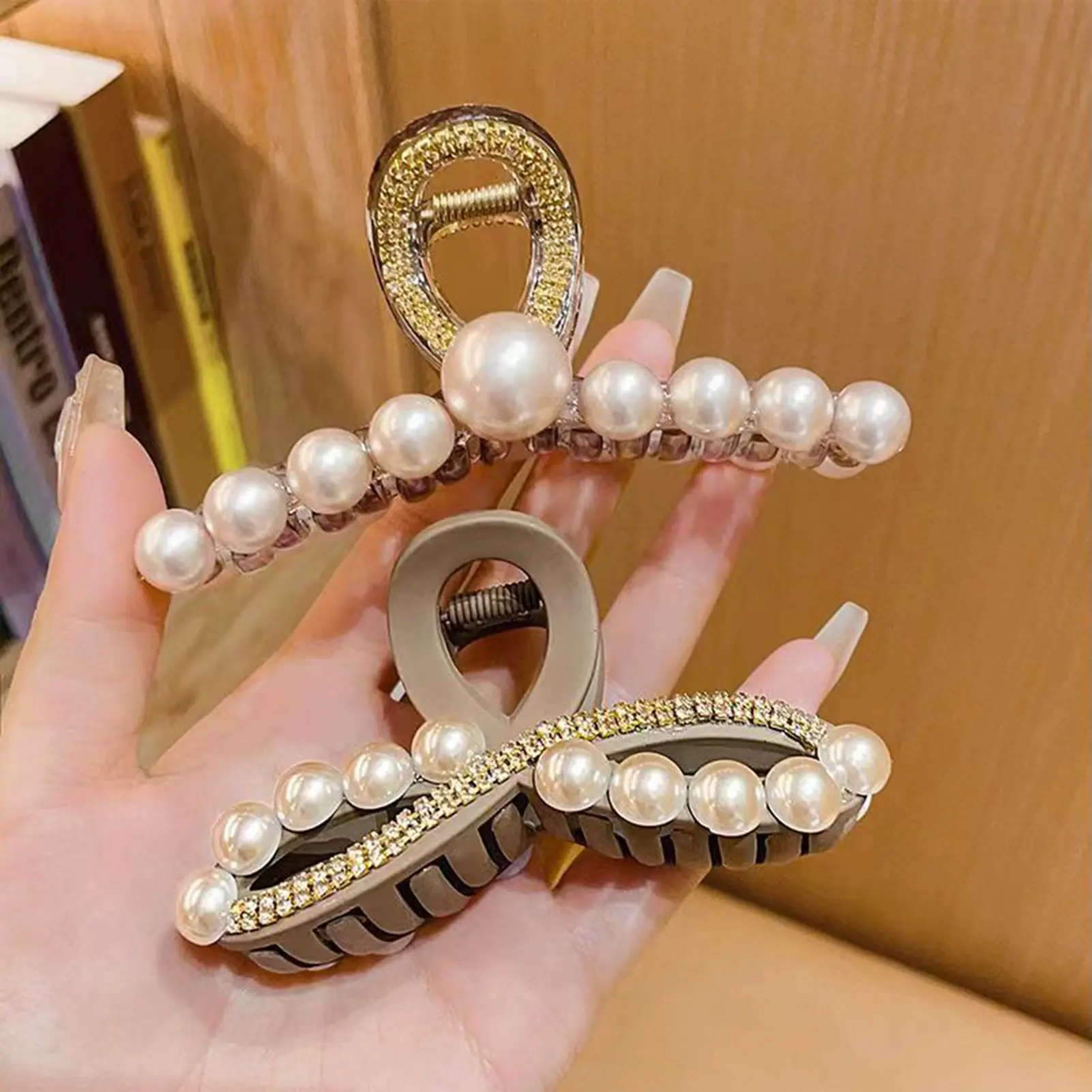 Korean Style Pearl Hair Claw Elegant Rhinestone Pearl Shark Hair Gripper Simple Elegant Hair Clip Girls Trendy Hair Accessories