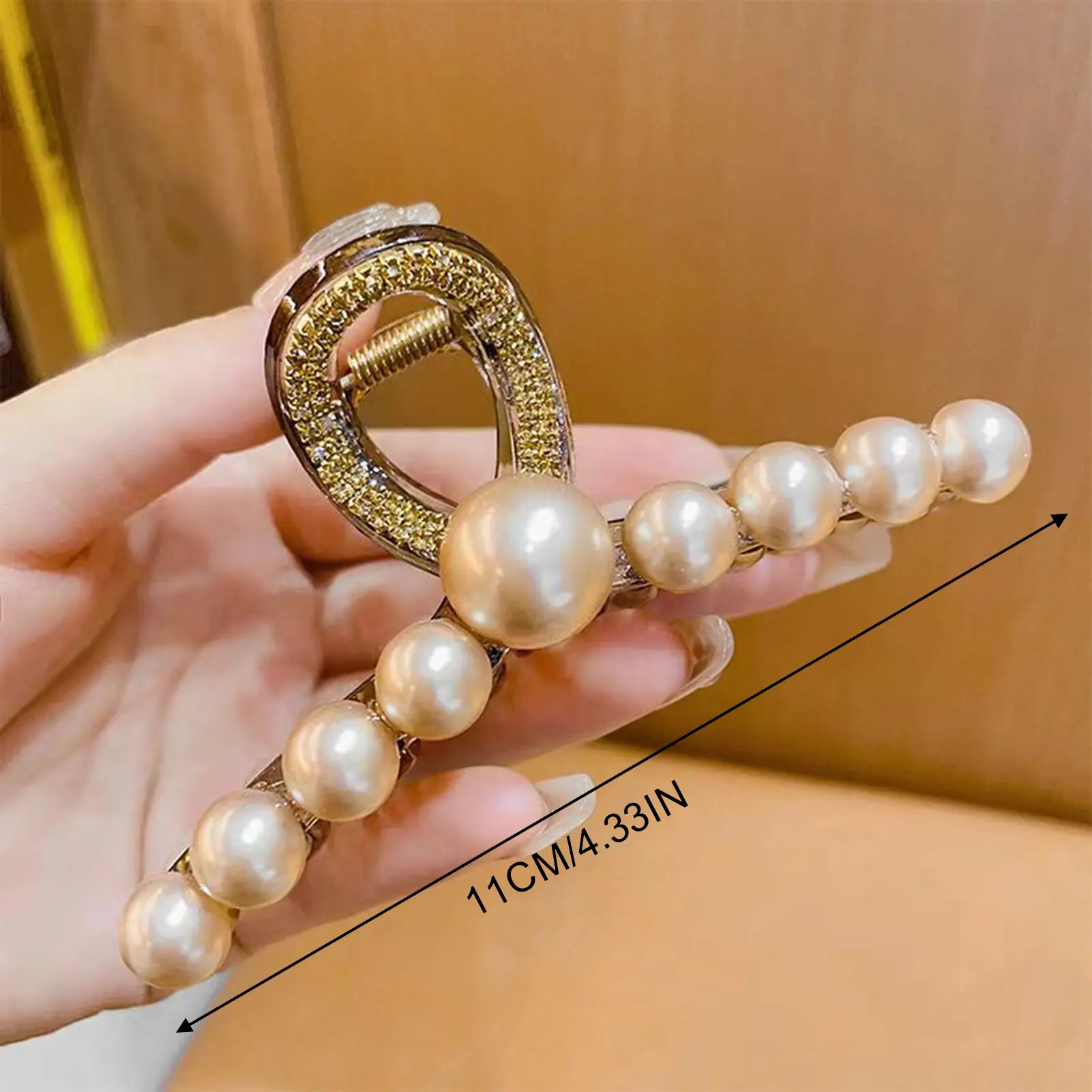 Korean Style Pearl Hair Claw Elegant Rhinestone Pearl Shark Hair Gripper Simple Elegant Hair Clip Girls Trendy Hair Accessories