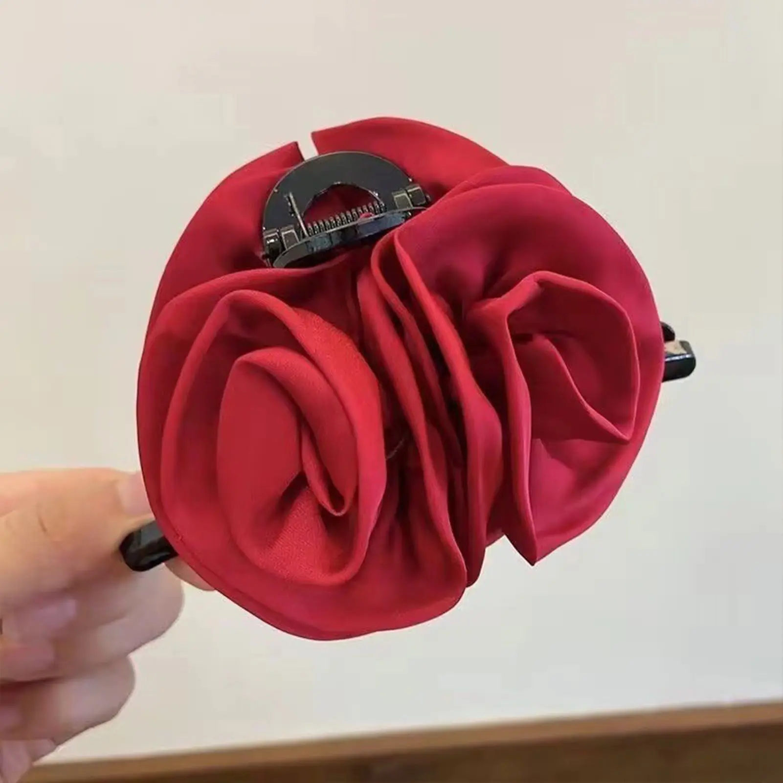 Trendy Flower Hair Claw Elegant Satin Rose Shark Hair Gripper For Women Girls Daily Life Fashion Hair Clip Hair Accessories
