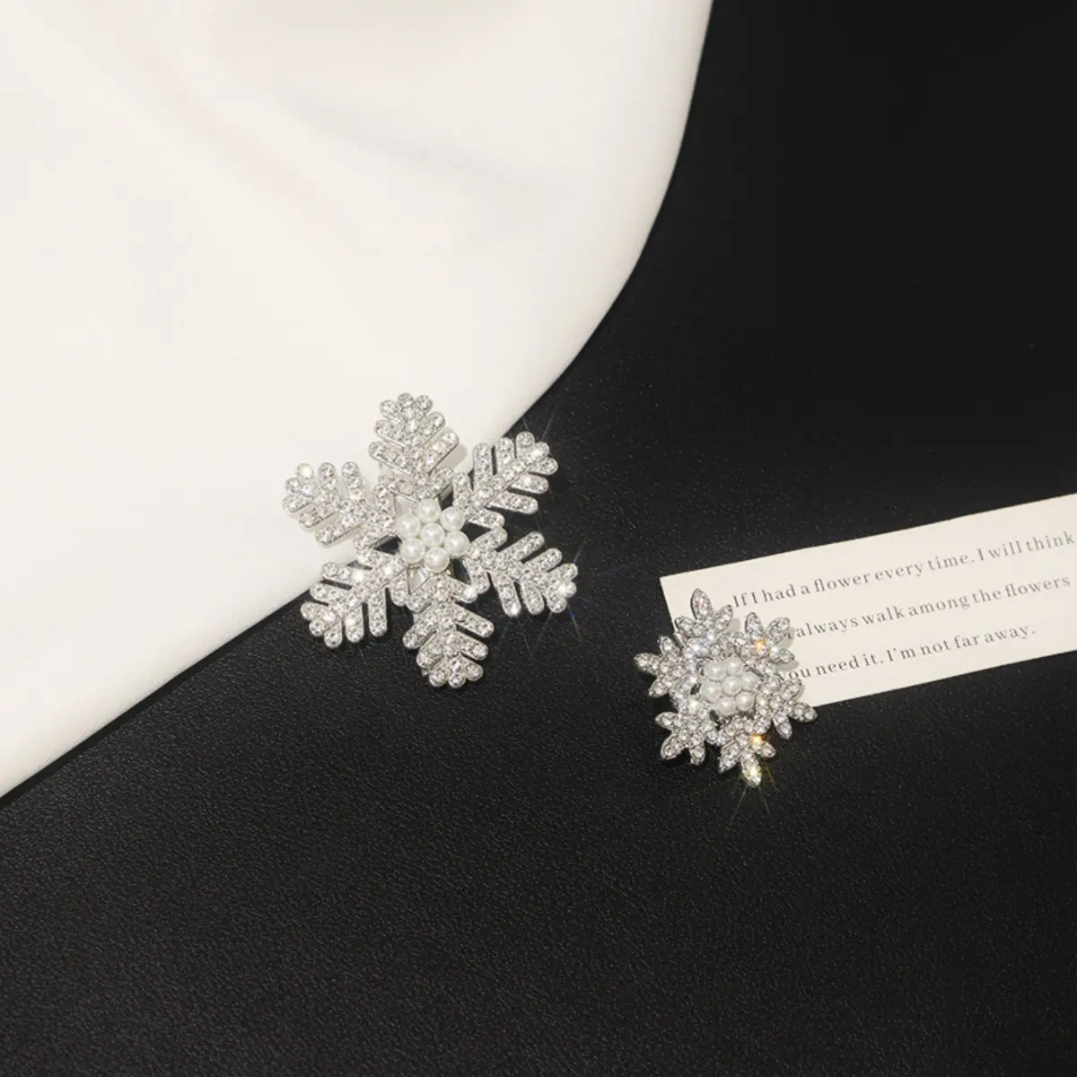 INS Glitter Rhinestone Hair Clips Shining Snowflake Shaped Hair Clip 2025 Christmas Gifts For Girlfriend Mother Children Girls