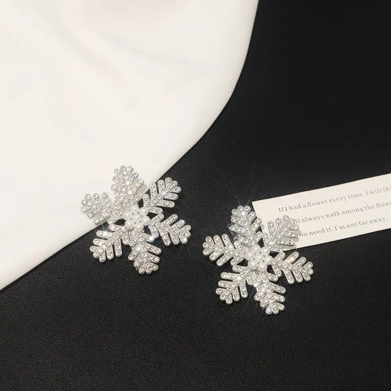 INS Glitter Rhinestone Hair Clips Shining Snowflake Shaped Hair Clip 2025 Christmas Gifts For Girlfriend Mother Children Girls