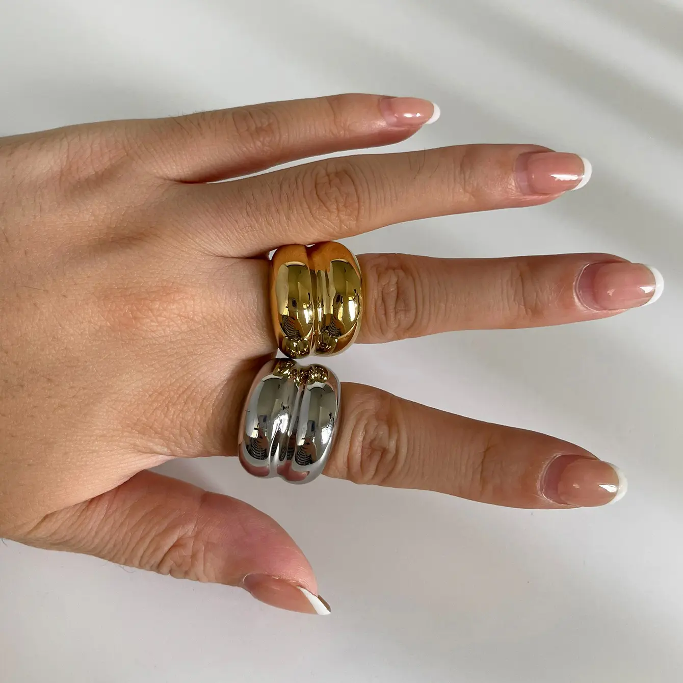 Electroplated 18k Gold Ring For Men And Women Trendy Bright Metal Ring Fashionable Finger Decor Hoop Beach Jewelry Accessories
