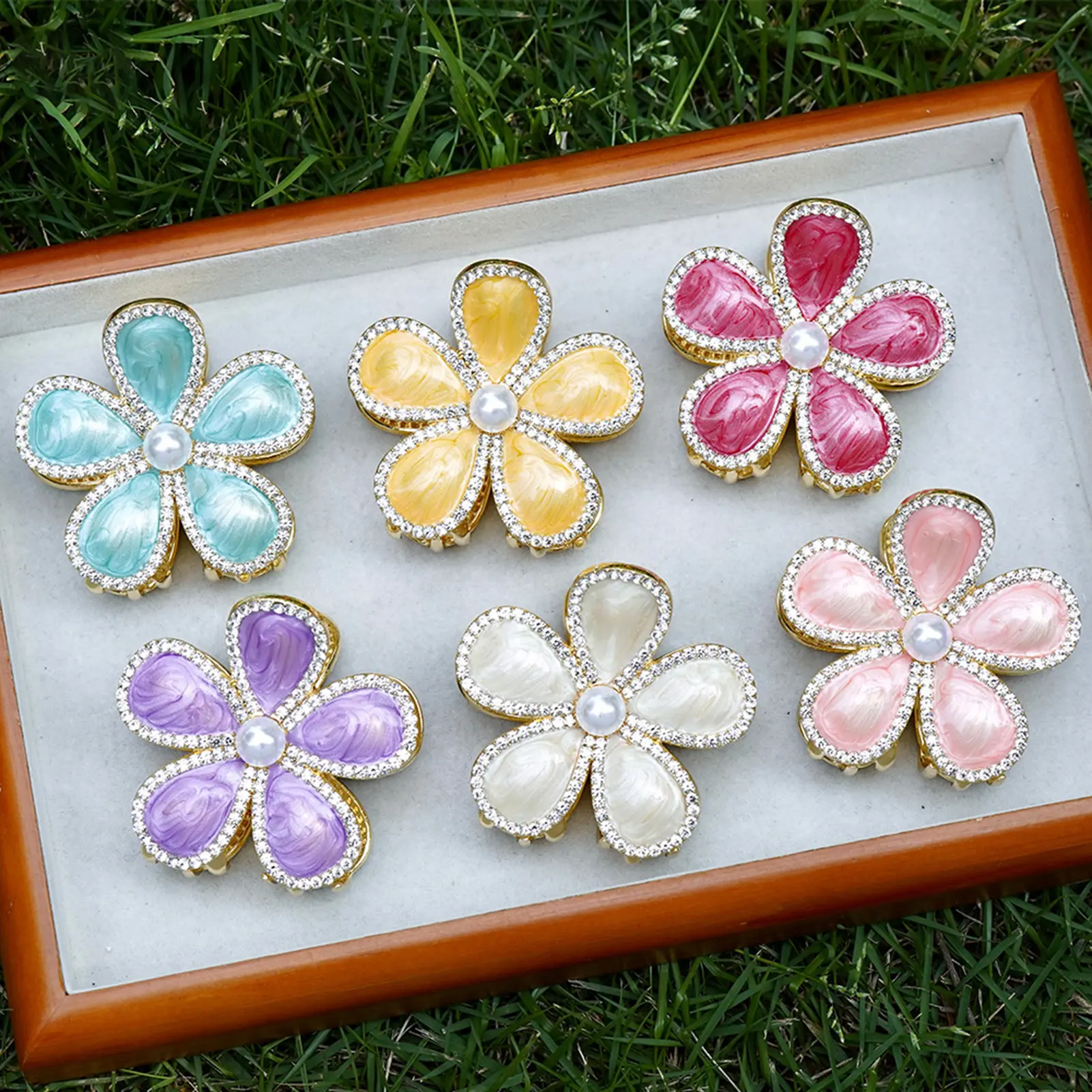 Summer Glitter Flower Hair Claw Light Luxury Rhinestone Frangipani Hair Clip For Women Exquisite Trendy Metal Alloy Hair Gripper